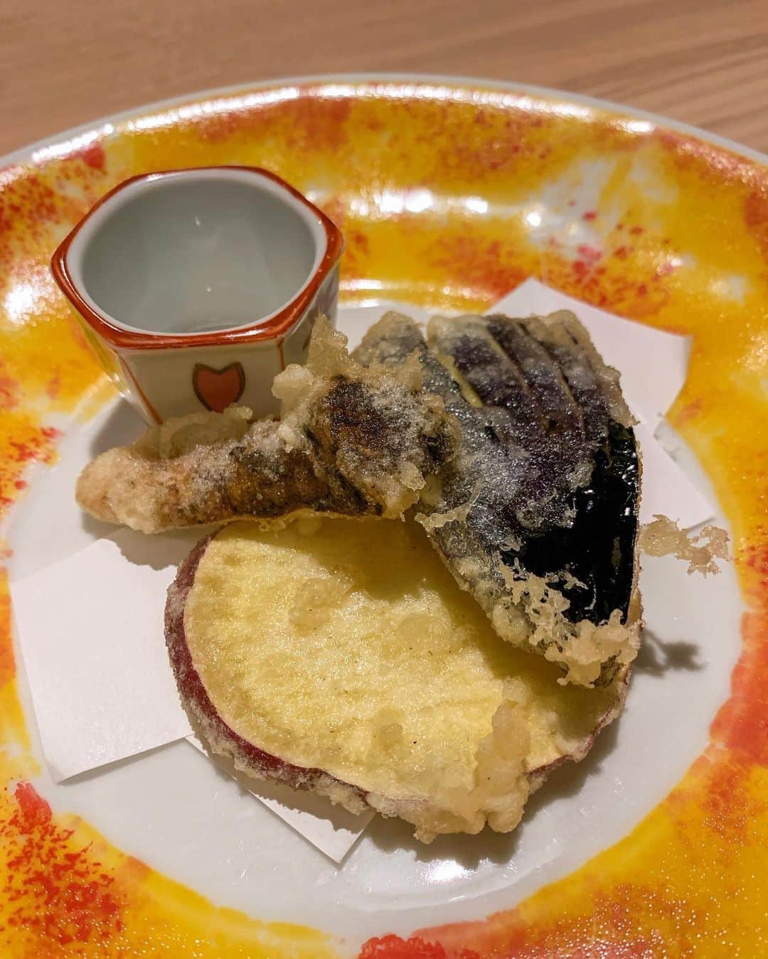 新井ニーニャさんのインスタグラム写真 - (新井ニーニャInstagram)「🌹﻿ ﻿ ﻿ 𝙏𝙎𝙐𝙈𝘼𝘽𝙄𝙍𝘼 🥩🍻﻿ ふたたび〜❤️﻿ ﻿ ﻿ ﻿ 新宿にある高級な牛さんを使ったお店🐄﻿ 一ニと書いて、つまびらと読みます😽﻿ @tsumabira_shinjuku﻿ ﻿ しゃぶしゃぶはこの間食べたので﻿ 今回はすき焼きにしました🥚🥩﻿ ﻿ ﻿ 子供たちの為に、大きいお肉を﻿ 見せて頂けて感激❤️﻿ 相変わらずトロトロでふわふわで﻿ 1枚が大きくてとろけて﻿ それ以上言うことなし、最高😹❤️﻿ ﻿ 子供たちがいるので16時〜予約したんだけど﻿ 早くからオープンしてるのも﻿ 私的にポイント高いです🥺💕﻿ ﻿ 旦那さんはダイエッターなので﻿ 私は少しだけ、ビールを🍺🙊💓﻿ もちろんここに来たら、最高級ビールの﻿ マスターズドリームでしょっ🤩❤️﻿ ﻿ ﻿ ﻿ ﻿ ﻿ #ににゃめし﻿ ﻿ #つまびら #しゃぶ匠一ニ #新宿 #松坂牛 #新宿一ニ #一ニ #tsumabira #新宿グルメ #高級しゃぶしゃぶ #新宿しゃぶしゃぶ #全室個室 #金粉肉 #A5黒毛和牛  #山形牛 #霜降り肉 #女子会 #しゃぶしゃぶ #グルメ #おいしいもの好き #ワイン #マスターズドリーム  #ビール女子 #ビール #グルメ好きな人と繋がりたい #グルメ女子 #グルメ巡り #肉食女子」10月22日 21時06分 - 22nina77