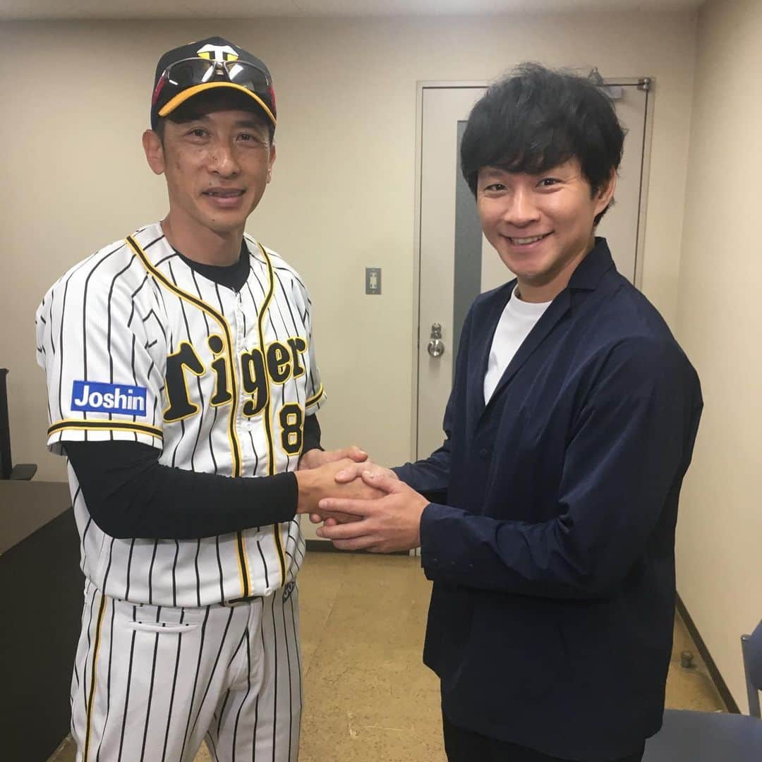 渡部建のインスタグラム：「今日は甲子園！秋季練習初日に貴重なインタビューでした！　#阪神タイガース #矢野燿大 #近本光司 #梅野隆太郎」