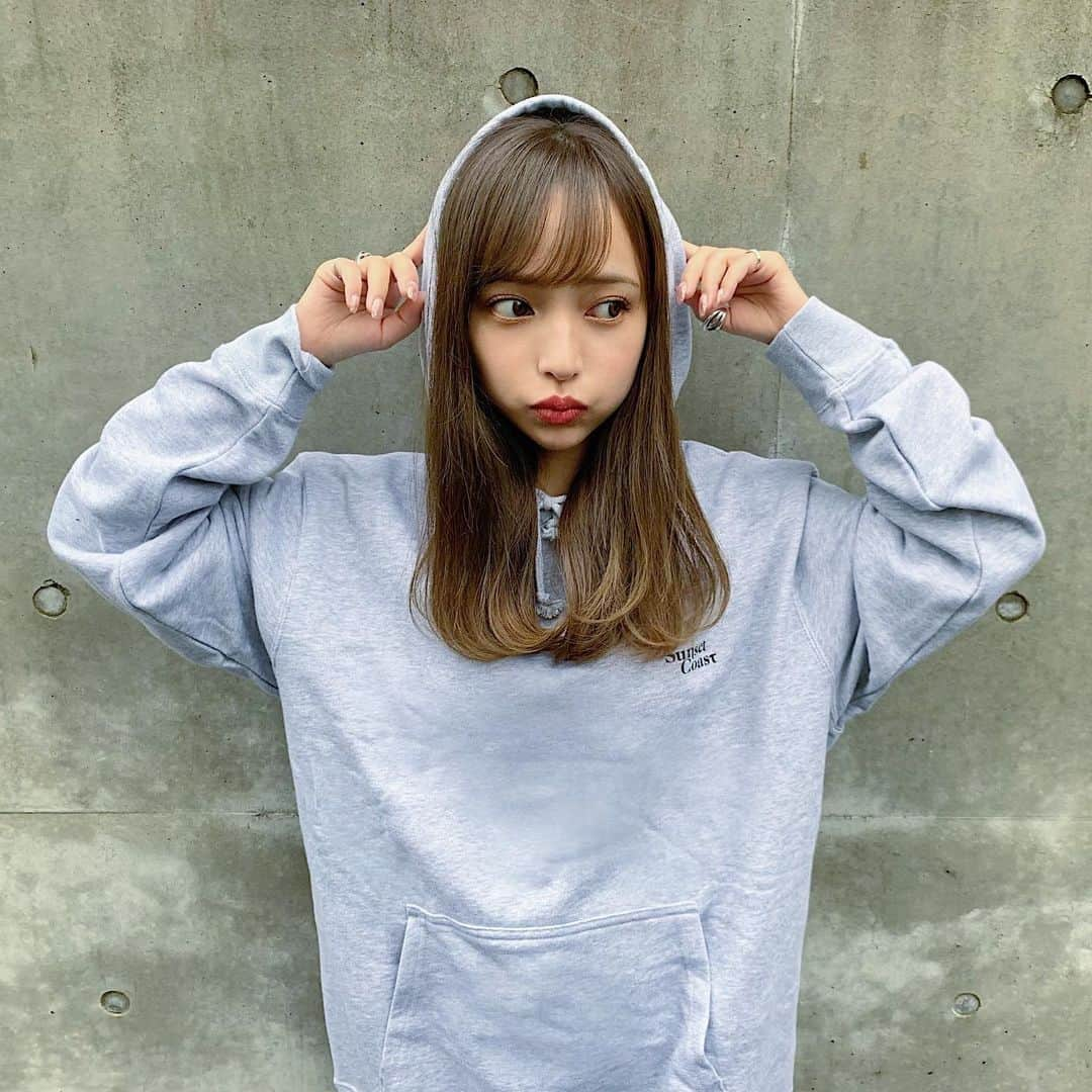 平尾優美花（ゆみちぃ）さんのインスタグラム写真 - (平尾優美花（ゆみちぃ）Instagram)「. パーカー１枚コーデが楽チンすぎる🤦🏼‍♀️💜 (@sunsetcoast_official)の今日発売のものです。 ユニセックスなのでお揃いとかで着たいなあ🥺 #148cmコーデ #ちびコーデ #低身長コーデ」10月22日 21時18分 - hirao_yumika