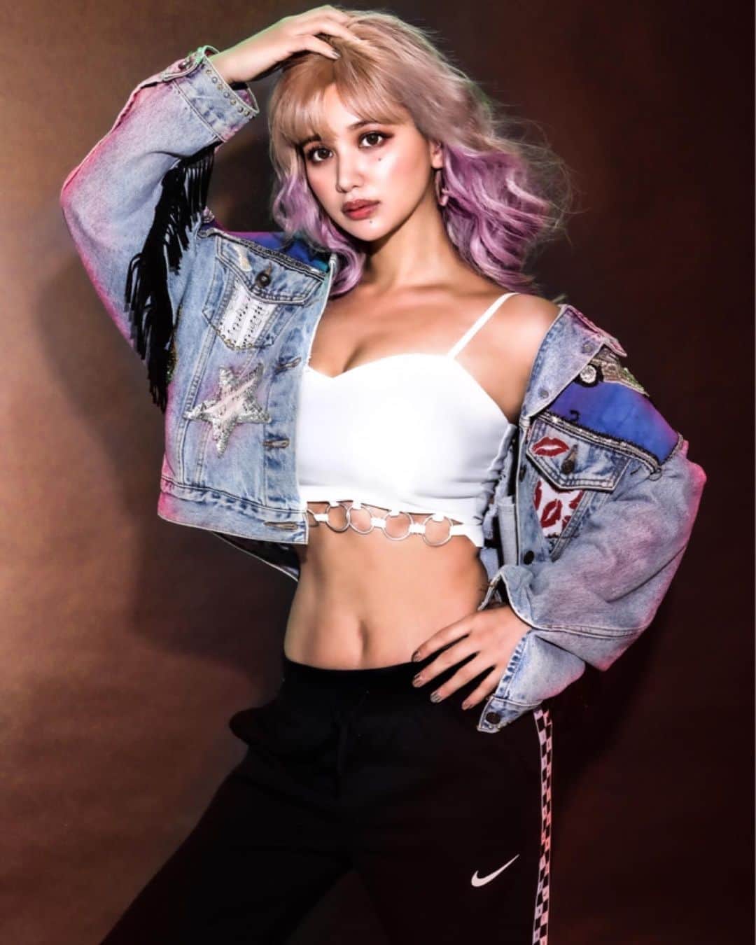 佐藤エリのインスタグラム：「♡ . . ロンドン発！ 女性DJランキング『djanemag 』 今回はなんと世界初！日本で表彰式が行われます。 会場は日本最大級の広さを持ち、数々のトップアーティストや芸能人、大手企業がイベントを行う渋谷WOMB。 そこでメインフロアでのスペシャルゲストとしてDJの出演が決定しました！！ . 日本人女性のレジェンドDJであるDJ KAORIさんが回すメインフロアです。 . 世界で活躍するDJKAORIさんのプレイを見れるチャンスですので、是非お時間ある方は11月1日、WOMBに遊びに来て下さい！😊 . . Coming from London!  Female DJ ranking “djanemag”  The award ceremony will be held in Japan.  The venue is Japan's largest Shibuya “WOMB”. Many top artists, entertainers and major companies hold events.  I, DJ ELY is a special guest on the main floor and DJ! ! .  If you have time, come to WOMB on November 1! 😊 . . 来自伦敦！  女DJ排名“ djanemag”  颁奖典礼将在日本举行。  场地是日本最大的涩谷“ WOMB”。 许多顶级艺术家，艺人和大公司都举办活动。  我是特别嘉宾兼DJ。  如果有时间，请在11月1日访问WOMB！ 😊 . . @DJanemagJAPAN @WOMB_Tokyo . ‪#投票‬ ‪#日本初‬ ‪#ガールズDJランキング‬ ‪#Top40DJanes‬ ‪#DJaneMag‬ ‪#DJanemagJapan‬ ‪#femeldj‬ ‪#girlsdj‬ ‪#vote‬ ‪#officialdj‬ ‪#japanesegirl‬ ‪#top100djs‬ ‪#djanemagtop100‬ ‪#djanetop‬ #womb #vinivici #love #Tokyo #dj #NIKE」