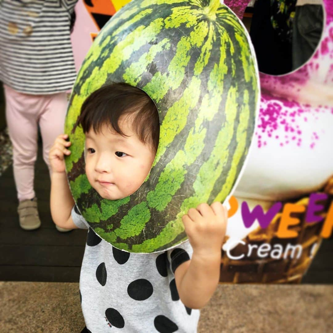 中村獅童さんのインスタグラム写真 - (中村獅童Instagram)「スイカになっちゃった🍉  #陽喜」10月22日 21時23分 - shido_nakamura