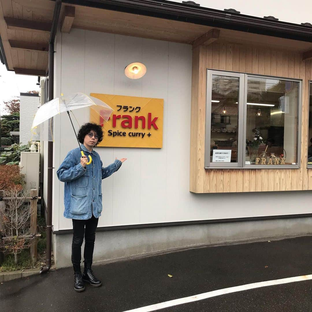 THE BAWDIESさんのインスタグラム写真 - (THE BAWDIESInstagram)「元気ですか！？ 去年の全県ツアーの時にランチが売り切れで食べれなかった秋田のフランクというカレー屋さんに先日ついにリベンジしてきました！ でっかいチキンが柔らか〜くて、トマトの効いた優しいカレー。 うん。ナイスカレーライス🍛 って、おいおい！ 呑気にカレー食ってる場合じゃないよ！ しつこいようですが、THE BAWDIESのニューアルバム「Section #11」のDELUXE EDITIONの受注受付がいよいよ明日で締め切りでーい！！ このアルバムを買えばどうなるものか。。 迷わず買えよ。買えばわかるさ。 バカヤロー！！ by TAXMAN  #カレーを華麗にいただきます #カレー部　#秋田　#frank  #チキンカレー #thebawdies #sectionnumber11 #アントニオ猪木」10月22日 21時23分 - thebawdies