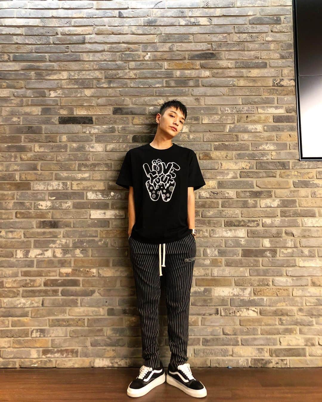 サイモンD のインスタグラム：「@Wkorea @Kaws #KawsxWkorea #LoveyourW」