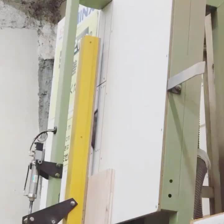 のインスタグラム：「・ 大和屋DIYするの巻〜 さあ、なに作ってるでしょうか🛠」