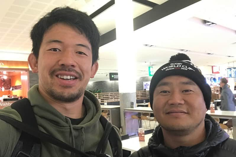 村田毅さんのインスタグラム写真 - (村田毅Instagram)「The great moments and memories! . My NZ life was unforgettable. I made progress, not only rugby. I was attracted to NZ culture, education, nature and awesome people, and enjoyed them everyday. . And thank you for Canterbury men’s welcome🔴⚫️ I respect for your attitudes as professional. I’m so proud of you bro. Hopefully see you again soon.  All the best your next stage! . I’ll make my best effort next season with my lovely Hino boys. . Cheers . . 本当に忘れられない最高の時間でした(^^) ラグビーだけじゃなくニュージーランドの人や文化、自然に魅了され、そんな素敵な空気に囲まれながら楽しく充実した生活を送ることができました。 . 暖かく迎え入れてくれたカンタベリーのチームのみんなにも感謝です🔴⚫️リスペクトできるみんなの仲間になれて誇りに思うよ。みんなの活躍を応援してます📣 . 僕はこれから日野のみんなと目標に向かって突っ走っていきたいと思います！ . 本当に全てに感謝です！！ . #NewZealand #rugby #Canterbury #m&m #redandblack #dog&knife #olddog #christchurch」10月22日 21時53分 - tsuyoshimurata1215