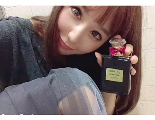 まさき沙耶さんのインスタグラム写真 - (まさき沙耶Instagram)「新モバイルバッテリーちゃん💄💓 . #フォーカルポイント(@focalpointinc )のだよ♡ . 本物みたいな香水ボトルデザイン₍ᐢ´›ᴥ‹`ᐢ₎💋 毎日持ち歩くから、小物もかわいいものがいい♡♡ . 他にも最大3つのモバイル機器の充電が可能な#OMEGA ってシリーズとかもあるよ😳✨ . @focalpointinc 👈から、公式ページいけます🎶. . 【 JJS1030 】のクーポンコードで30%オフ😚✌︎✌︎. (フォーカルストアのみ適用です). . イヤフォンもあるよ🎧. 男の方も女の方もチェックしてみてね♥️. . #モバイルバッテリー #スマホバッテリー #mobilebattery #香水ボトル #バッテリー #携帯」10月22日 21時54分 - saya_masaki