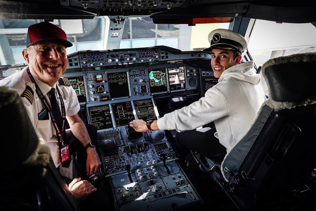 MotoGPさんのインスタグラム写真 - (MotoGPInstagram)「“Good evening passengers, this is your captain speaking!” 👨‍✈️ // Not sure if even half the passengers would have boarded had these guys really been in charge of flying the paddock to 🇦🇺😂 #MotoGP on the road to Phillip Island! #AustralianGP #🔜 #Racing #DownUnder #NewPilot #BumpyLanding #SavedItOnTheElbow」10月22日 13時02分 - motogp