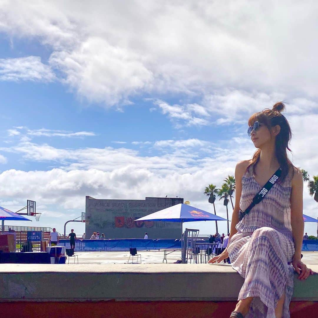 中谷あすみさんのインスタグラム写真 - (中谷あすみInstagram)「🏀🏀🏀 #venicebeach #basketball #basketcoat #sea #seaside #losangels #santamonica #oceanside #bluesky #写真部#青空#海外旅行#海沿い」10月22日 13時31分 - asumi_naa