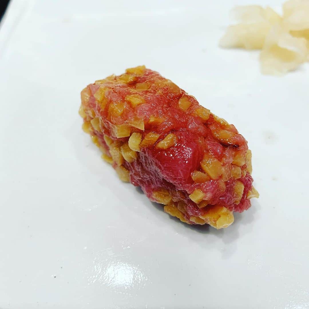 志摩有子さんのインスタグラム写真 - (志摩有子Instagram)「ハワイから仲良しPRちゃんが来日。リクエストによりお寿司でおもてなし。お昼のおはぎもよいですな。 #寿司#鮨#すし#sushi #おもてなし#おはぎ」10月22日 13時50分 - ariko418
