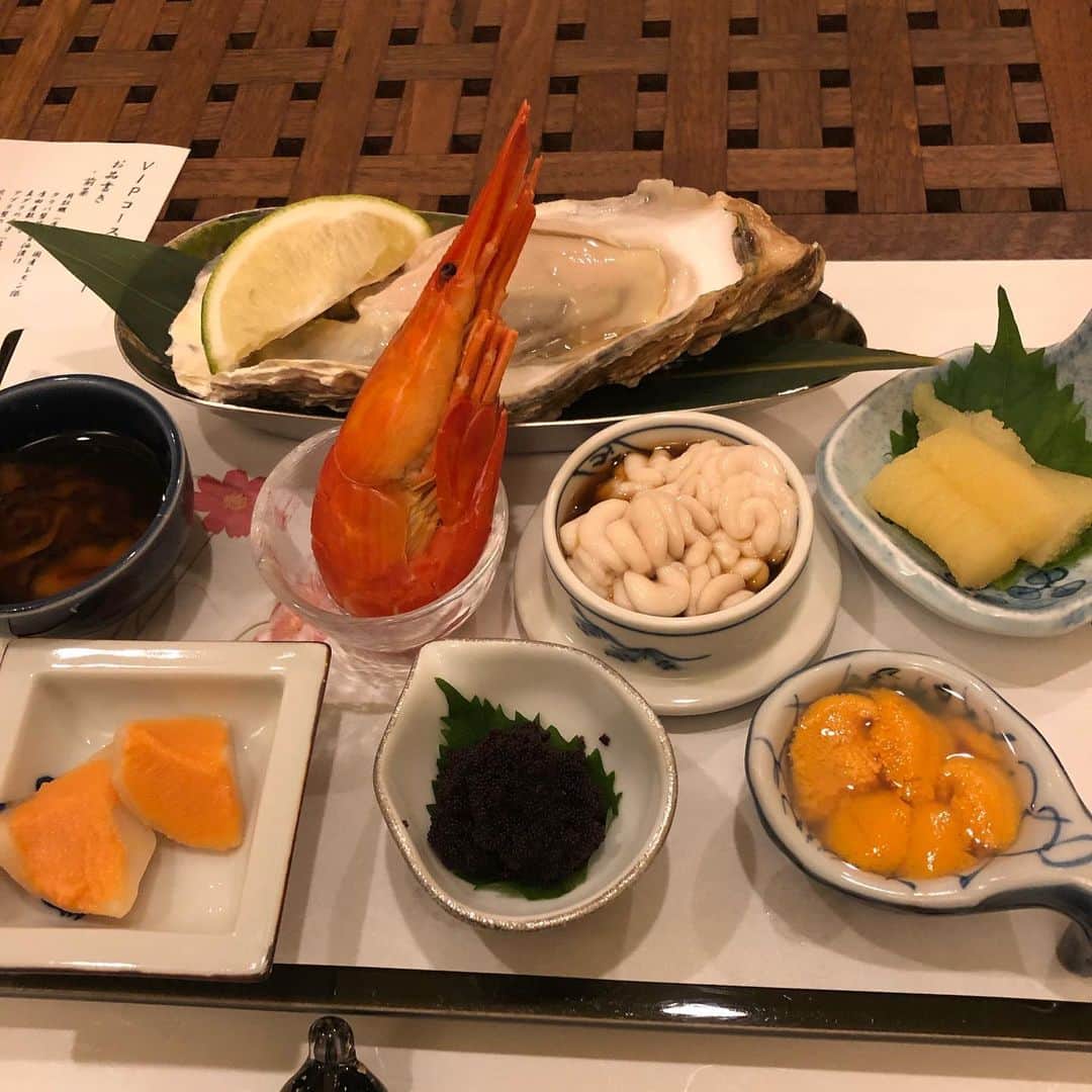 内山高志さんのインスタグラム写真 - (内山高志Instagram)「昨夜は蟹料理で有名な 「活カニの花咲」へ  最高級のタラバ蟹  全ての料理が美味しかったです^_^  #北海道 #札幌 #蟹 #活カニの花咲 #すすきの #グルメ」10月22日 13時43分 - takashikod