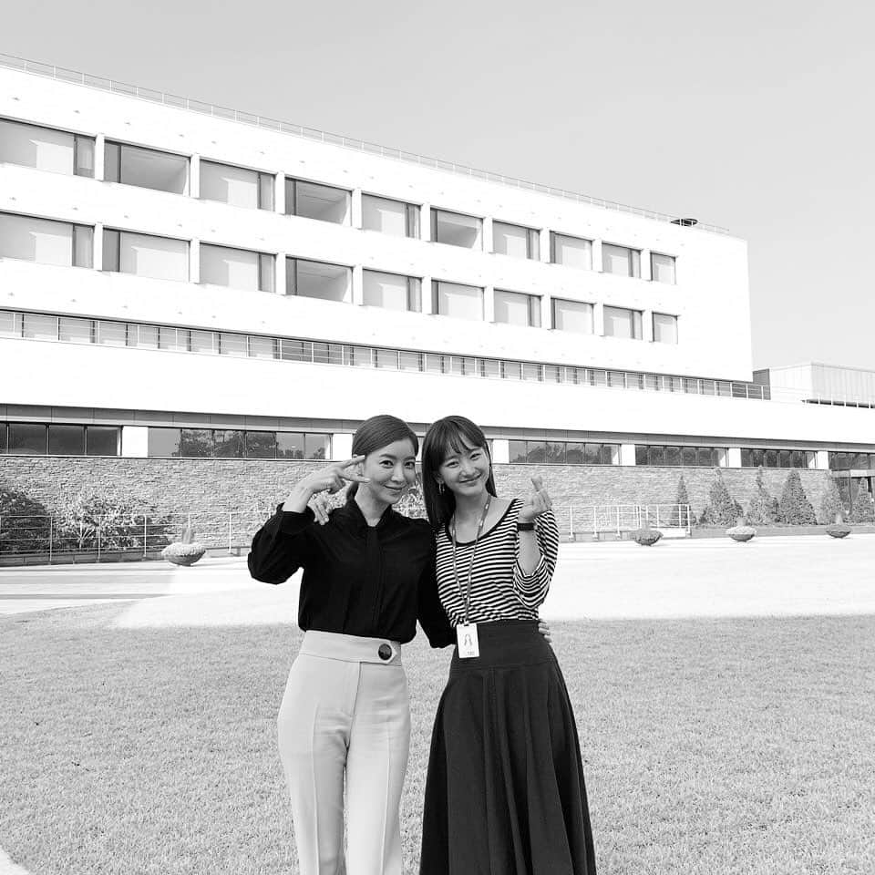 ウォン・ジナのインスタグラム：「👯‍♀️ 치명적인 미모의 세아언니!!」