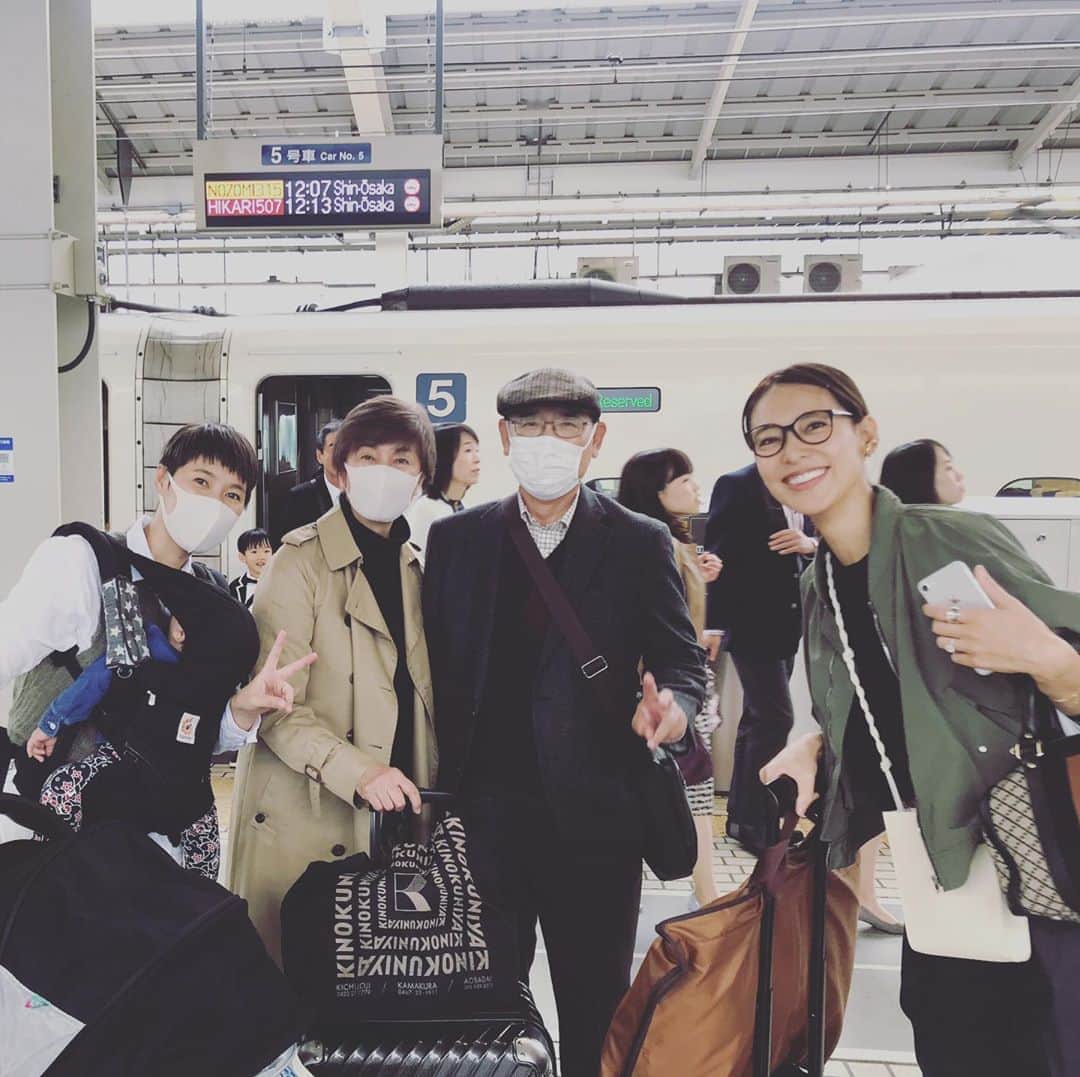 小泉里子さんのインスタグラム写真 - (小泉里子Instagram)「みんなマスク。 父は風邪ぎみ 母、妹は保湿 私は無敵w #京都 #旅行」10月22日 13時49分 - satokokoizum1
