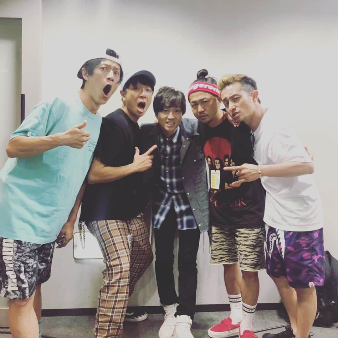 落合健太郎さんのインスタグラム写真 - (落合健太郎Instagram)「今日は新木場STUDIO COASTで 「TOTALFAT presents Kuboty's Last Show "FINAL SHRED”」 クボティのラストTOTALFAT  会場に駆け付けたいところだが、 生放送もあるので大阪から 想いを送る。 クボティはガンズのBINTANG GARDEN でもお世話になった。デンカと一緒にライブ観たなー。 楽しかった。 Kubotyの新たなる 出発と3人になるTOTALFATの 今後が楽しみです。 今夜は最高の夜になるでしょう。 皆さん、楽しんで!!! クボティ、Stay Rock!!! #totalfat  #kuboty  #ギターヒーロー」10月22日 14時00分 - dj_ochiken1117