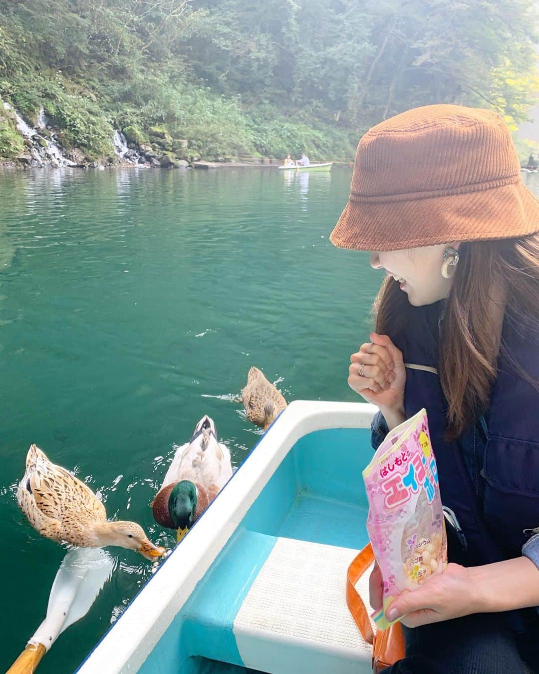 mikuuun8のインスタグラム：「ずっと来たかった高千穂峡🚣‍♀️すごい勢いで鴨が餌に食いつくから、ちょっと怖かった..」