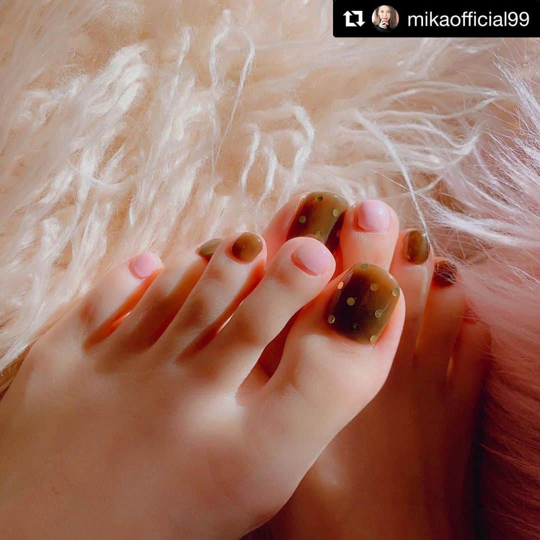 esNAILさんのインスタグラム写真 - (esNAILInstagram)「美香さん💗 いつもありがとうございますっ✨ . . #Repost @mikaofficial99 with @get_repost ・・・ ブラウン×ピンク×ドット💗 #フットネイル」10月22日 15時01分 - esnail_japan