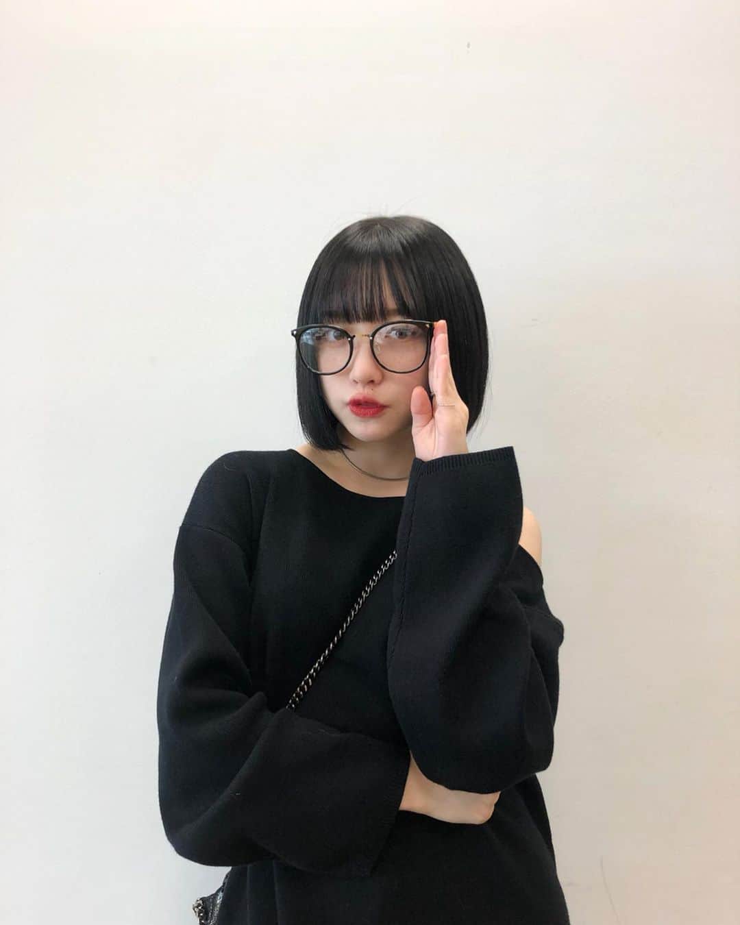 吉田凜音のインスタグラム：「本当は眼鏡っこ🧟‍♀️🧟‍♀️🧟‍♀️」
