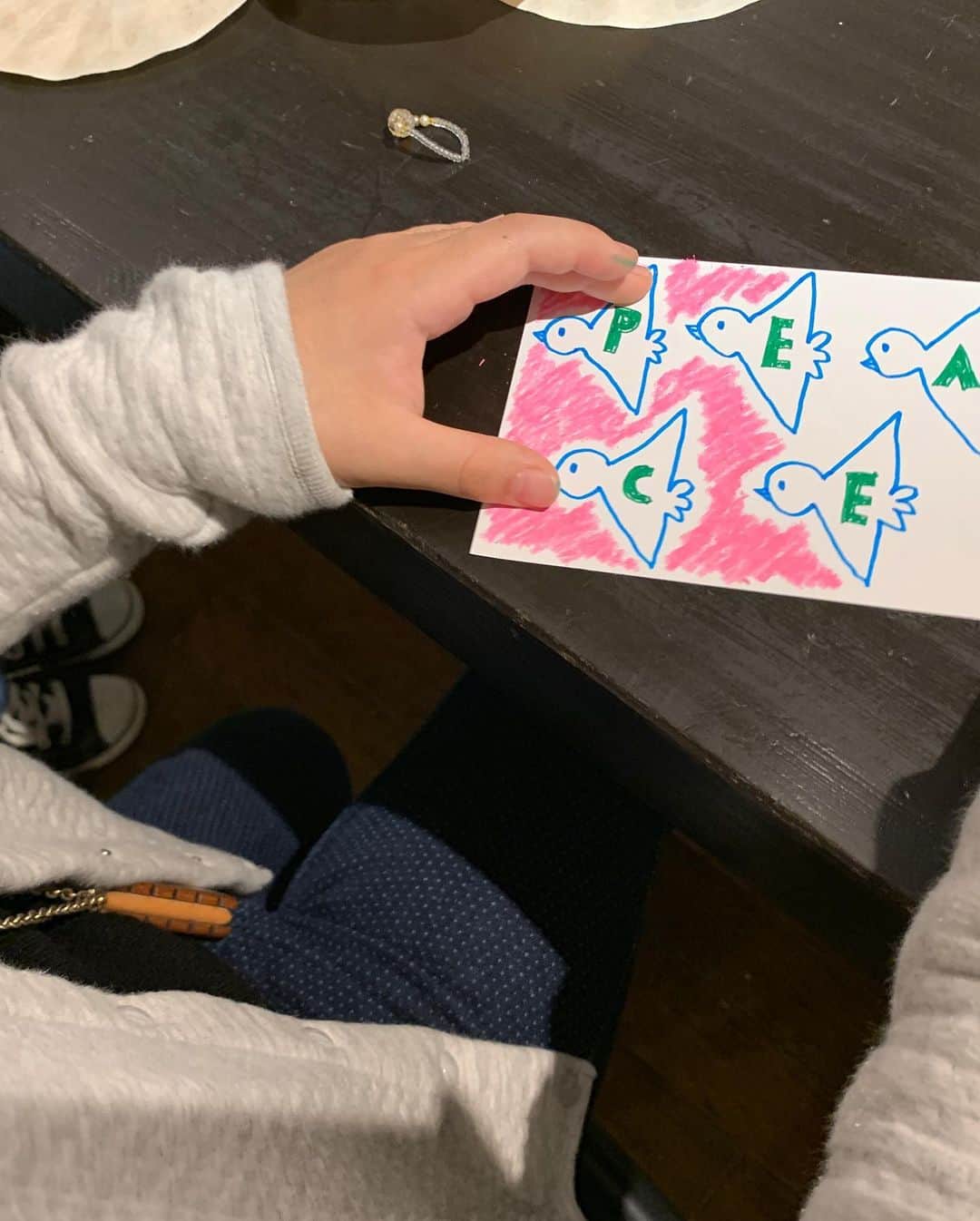 五月女ケイ子さんのインスタグラム写真 - (五月女ケイ子Instagram)「はるのお友達たちとPEACE CARD展に来ています。会場でも、ピースカード制作中。」10月22日 15時05分 - keikosootome