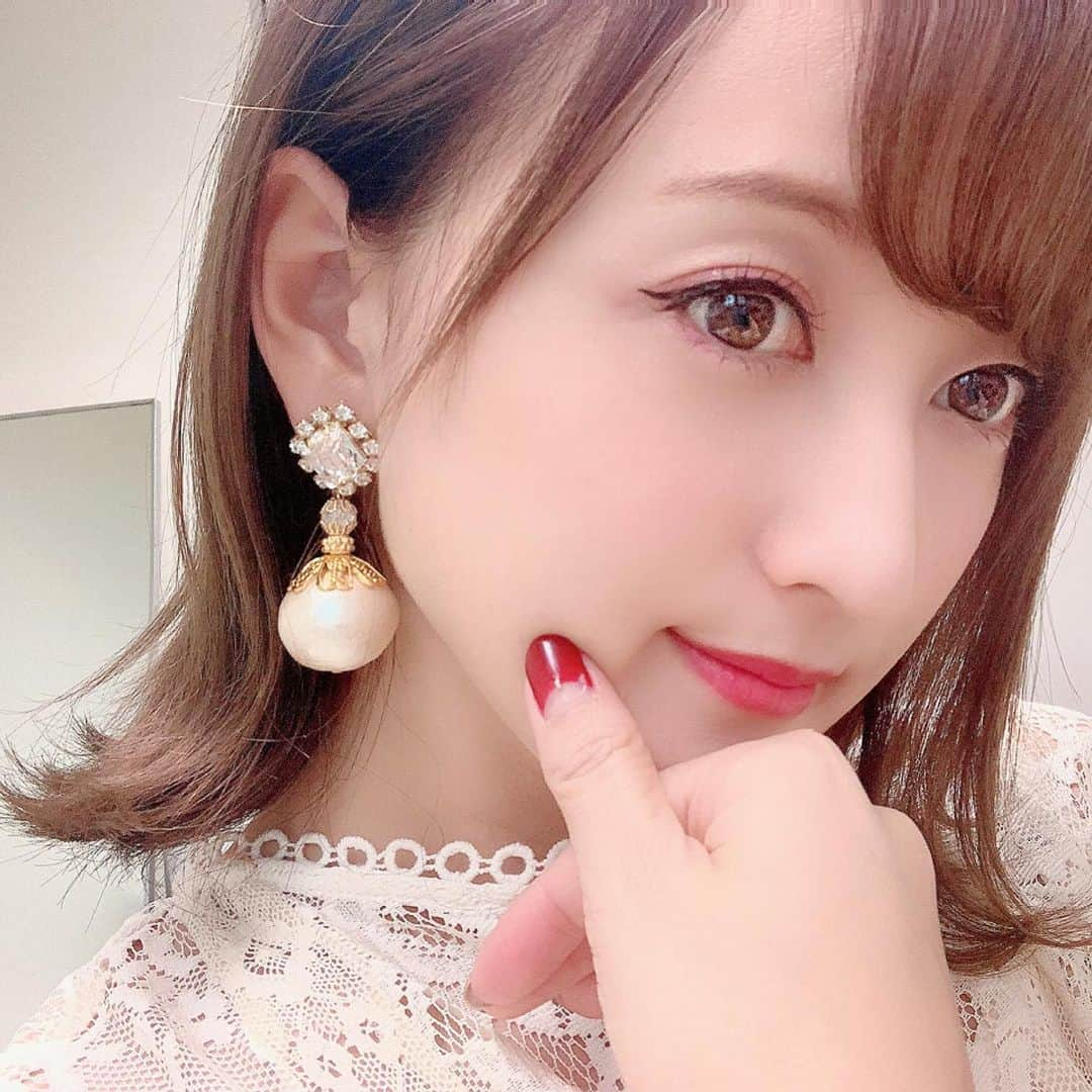 小松彩夏さんのインスタグラム写真 - (小松彩夏Instagram)「﻿ 『仙台アニメフェス』のヘアメイク💄﻿ ﻿ 髪は外巻きにアイシャドウはピンクにしました💕﻿ 最近、ピンクのアイシャドウにハマってます💓﻿ ﻿ 付けていたピアスは @niita_official  だよん💎﻿ ﻿ #仙台アニメフェス#応援大使#アニメフェス#仙台#東北#夢メッセみやぎ#夢メッセ#ヘアメイク#メイク#ヘア#ヘアアレンジ#外巻きヘア#外巻き#アイシャドウ#ピンク#pink#ピアス#アクセサリー#パール﻿#niita」10月22日 15時14分 - official_ayaka_502