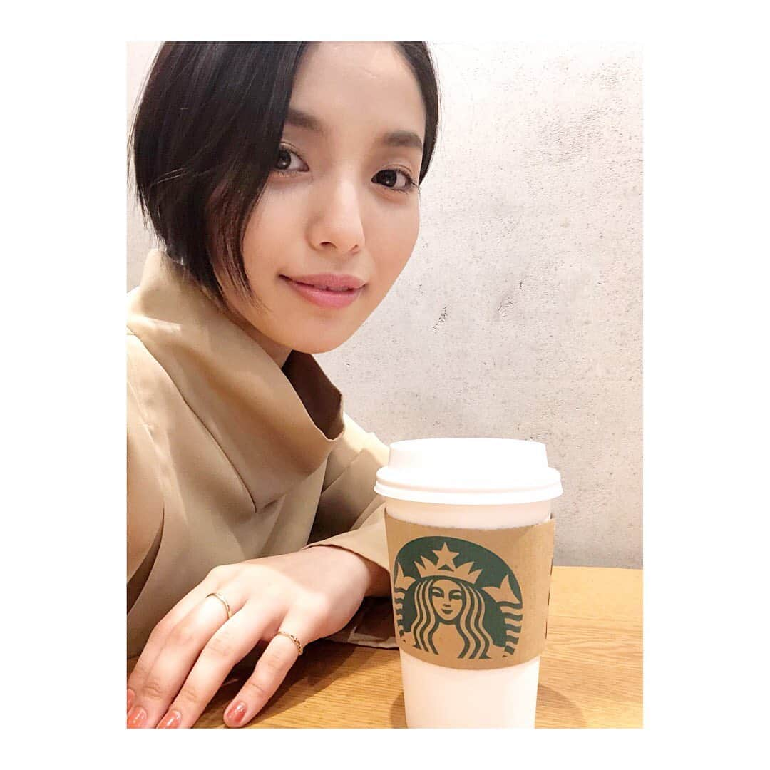 城南海さんのインスタグラム写真 - (城南海Instagram)「ホットのソイラテが美味しい季節☕️ ・ #ソイラテ #ハチミツ入り #nailholic #br311 #agete #junokamoto」10月22日 15時25分 - kizukiminami