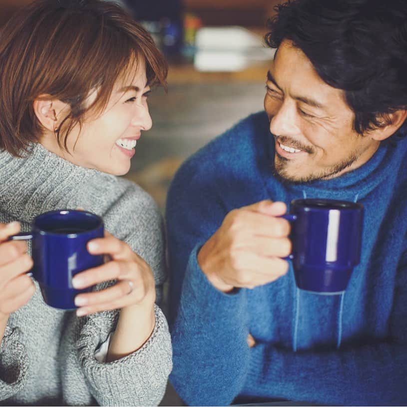 畑野ひろ子のインスタグラム：「@story_love40 のWEBで、AGFさんの広告を夫婦でやらせていただきました。 『コーヒーとともに、夫婦時間を。』 短い時間でも、一緒にコーヒーを飲める時間があると幸せですよね。 インタビューは、 @story_love40 のWEBでご覧いただけます。」