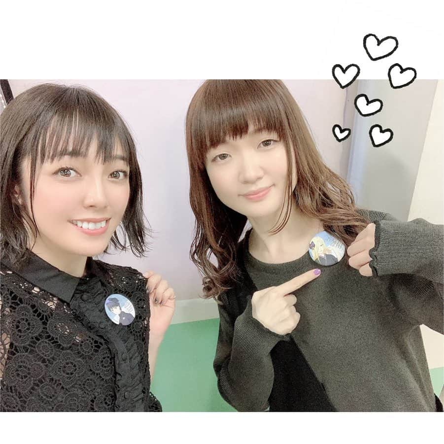 佐藤聡美さんのインスタグラム写真 - (佐藤聡美Instagram)「* * * TVアニメ「フルーツバスケット」 1st season ～宴を始めましょう～ スペシャルイベントにご来場くださった皆様 ありがとうございました💐 * * フルバのことをお話ししたり聞いたり 心理テストをしたり キャストの皆さんを動物に例えたり 朗読劇をお届けしたり Beverlyさんのライブもあって 盛り沢山でしたね！ いらっしゃった皆様に 楽しんで頂けていたら嬉しいです🌸 * * 当日皆さんと一緒に撮った お写真をどばどば載せますね…！ 集合写真でおにぎりポーズ🍙 無敵の友情でおにぎりポーズ🍙🐟🌸 魚ちゃん花ちゃん🐟🌸 お世話になってます興津さん✨ * 大好きな皆さんと 楽屋でのお喋りも楽しかったな〜☺︎ * * そして今回も、花ちゃんをイメージして 黒いネイルと衣装です🌸🖤 最初はドキドキしながらやっていたブラックネイルに すこーしずつ慣れてきた今日この頃。。。笑 * * 2020年から始まる フルーツバスケット2nd seasonも どうぞお楽しみに💐 * * * * #フルーツバスケット  #フルバ #イベント #宴 #先輩のことを #南国の派手な鳥に例えて #すみませんでした ！！ #お洒落だって言いたかったんや … #後輩からは #ママみを感じられました #カオス … #楽しかったです #☺️ #⚡️ #⚡︎ #無敵の友情 #集合写真 #おにぎりポーズ #ブラックネイル #石見舞菜香 ちゃん #種崎敦美 さん #興津和幸 さん #花島咲　#🌸 #佐藤聡美」10月22日 15時35分 - sugar_me58