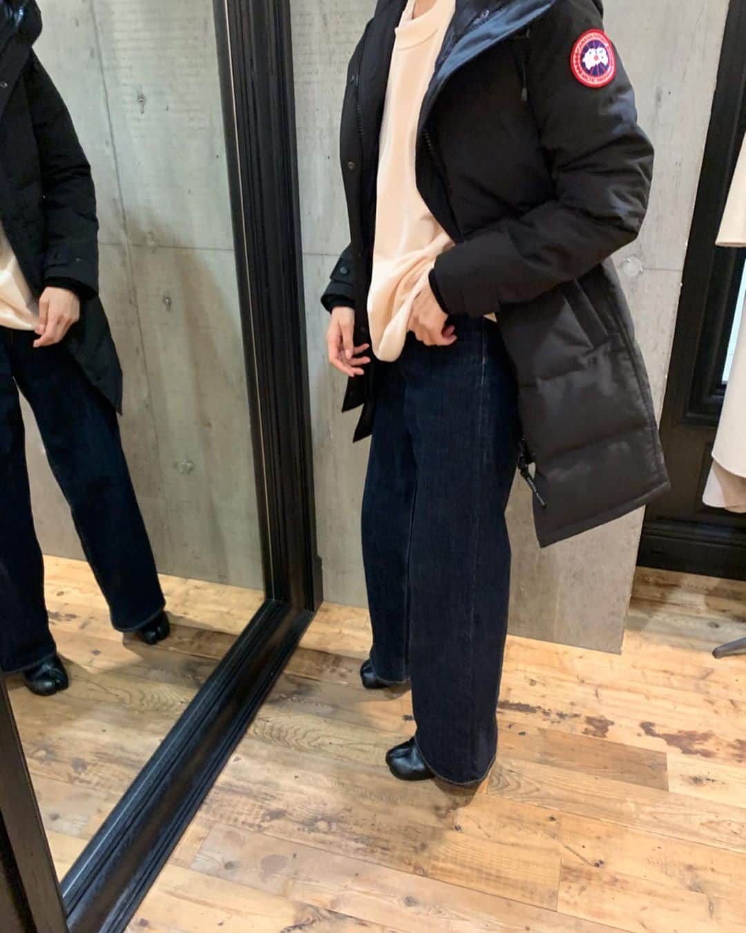 【ANN DE ARKさんのインスタグラム写真 - (【ANN DE ARKInstagram)「【PICK UP BRAND】﻿ ﻿ 💣💣💣💣💣💣💣💣💣💣💣﻿ ﻿ ﻿ 《CANADA GOOSE》﻿ MACKENZIE PARKA-ブラック-﻿ ¥115,000﻿ ﻿ ﻿  ロング丈が体型をカバーしてくれる「マッケンジー」。日本人女性の体型に合わせ、ウエストをシェイプさせた美しいシルエット。﻿ ﻿ ﻿ 商品に関しましては、お気軽に店舗までお問い合わせください。﻿ ⬇︎⬇︎⬇︎﻿ @ann_de_ark ﻿ #canadagoose #fashion #栃木 #宇都宮 #ショップ #anndeark」10月22日 15時37分 - ann_de_ark