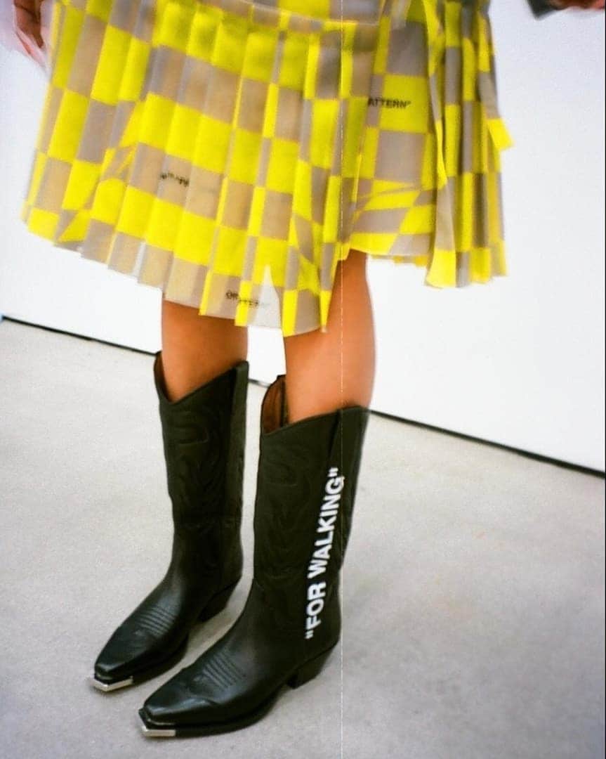 OFF-WHITE C/O VIRGIL ABLOHさんのインスタグラム写真 - (OFF-WHITE C/O VIRGIL ABLOHInstagram)「fw19 women's Off-White™ now available at @em___pty___gallery. styling c/o @yeauknoe photography c/o @sus.garcon model c/o @imaanok」10月22日 16時00分 - off____white