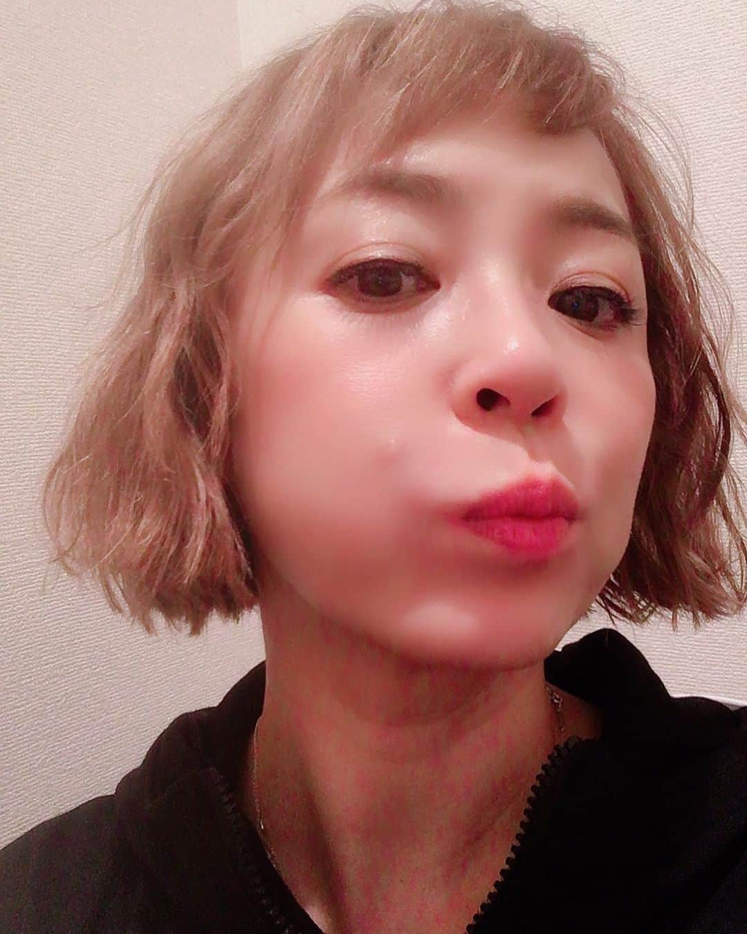 佐藤仁美さんのインスタグラム写真 - (佐藤仁美Instagram)「なんかできた。。。。 #にきび #ふきでもの #潰したら危険」10月22日 16時37分 - sato.hitomi.19791010