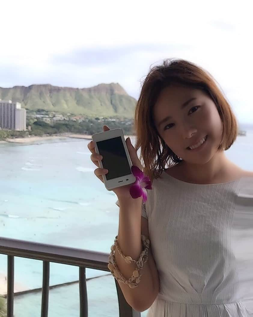 斉藤花奈のインスタグラム：「先日のハワイでのWi-Fiは、モバイルピースさんに借りていました🥰  台風の影響で色々あったのにも関わらず対応してくださり感謝しかありません😭  他のところよりも安く借りられるよっ！  グーグルマップはもちろん、 インスタの動画投稿や、配信だって出来ちゃう優れものでした🙆‍♀️ 私みたいに頻繁に地球ブラブラしてる人には欠かせないモノです🥺  #旅 #旅行 #ハワイ旅行 #レンタルワイファイ #モバイルピース #モバイルワイファイ #pr #コラボベース」