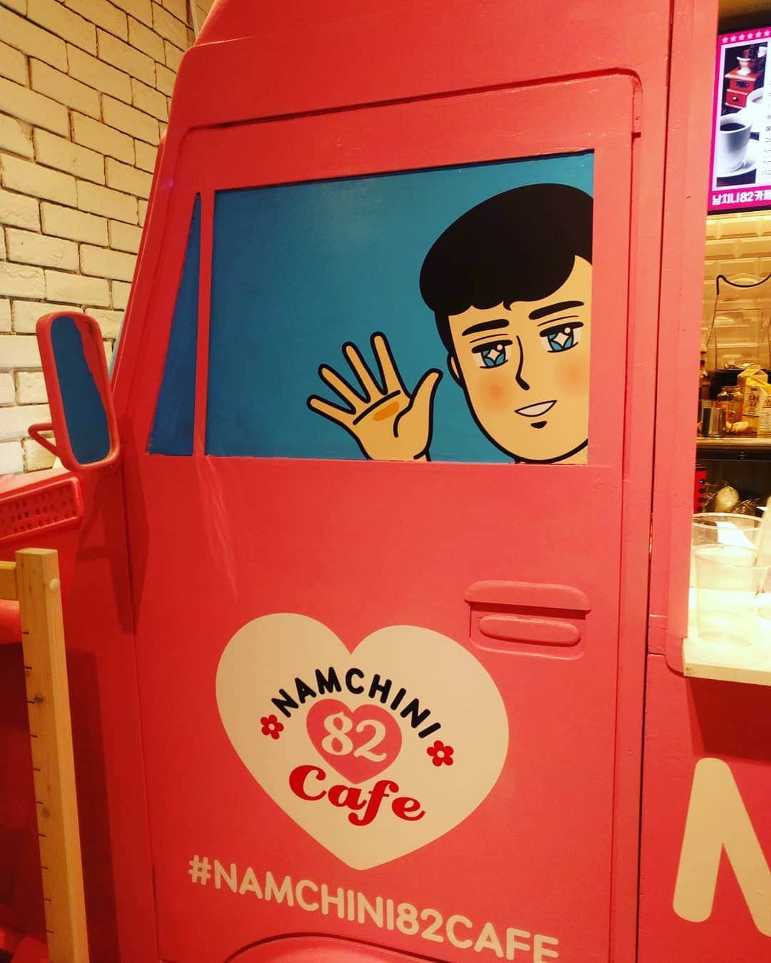 越中睦士さんのインスタグラム写真 - (越中睦士Instagram)「#namchini82cafe  #新大久保」10月22日 22時12分 - makotokoshinaka