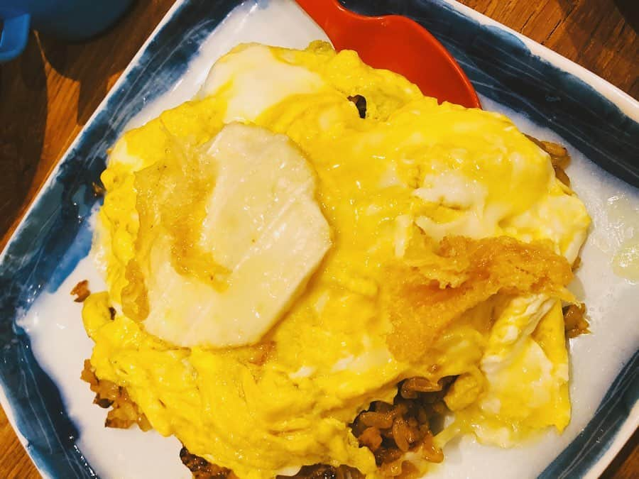 スザンヌさんのインスタグラム写真 - (スザンヌInstagram)「優しさと美味しさとありがとうしかない🤤#おうちごはん ﻿ ﻿ 今日はゆい、さきちゃんが﻿ チーズフォンデュ🧀と﻿ 野菜たっぷりスープ🥘作ってくれて﻿ ﻿ 昨日はともみがお鍋🍲してくれた🙏（なんならそのまま泊まって家のこといろいろしてくれた😭🙏）﻿ ﻿ 息子は公園でお花摘んできてくれてわたしを元気付けようとしてくれるし💐涙﻿ ﻿ はぁ、もう恩返しできるかなぁって思うくらい﻿ ありがとうばっかり❤︎﻿ ﻿ 運動会からの連休も無事終わって久しぶりの通常営業な平日のはじまりな明日🚩﻿ ﻿ わたしもはやく寝て明日に備えよう🙆‍♀️息子は遊びつかれて﻿ 寝落ち。すやぁー﻿ ﻿ ﻿ #ゆい飯﻿ #さき飯﻿ #とも飯　←はじめて登場のタグ❤️」10月22日 22時14分 - suzanneeee1028