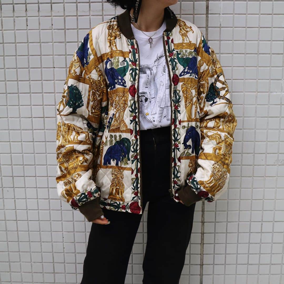 Vintage Brand Boutique AMOREさんのインスタグラム写真 - (Vintage Brand Boutique AMOREInstagram)「HERMES  vintage reversible bomber jacket.  Free Shipping Worldwide✈️ DM for more information ≫ ≫ ≫✉️ info@amorevintagetokyo.com  #ヴィンテージ #エルメス  #ヴィンテージエルメス #ヴィンテージブランドブティック #アモーレ #アモーレトーキョー #表参道 #青山 #東京 #hermes #vintage #vintageHermes #hermesvintage#amoretokyo #amorevintage #vintageshop」10月22日 16時48分 - amore_tokyo