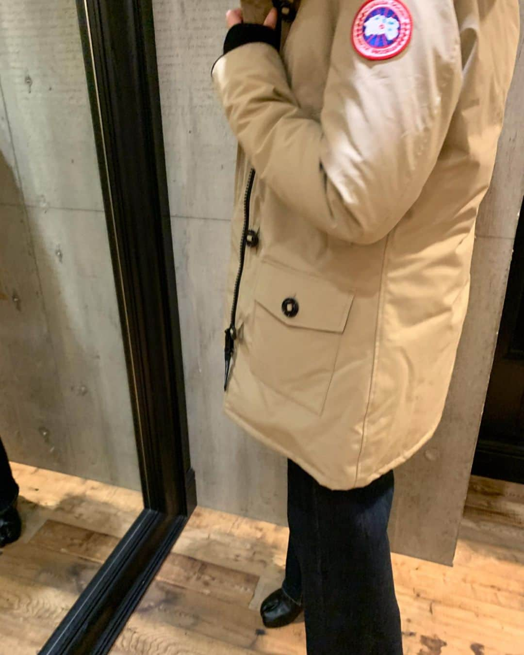 【ANN DE ARKさんのインスタグラム写真 - (【ANN DE ARKInstagram)「【PICK UP BRAND】﻿ ﻿ 📦📦📦📦📦📦📦📦📦📦📦﻿ ﻿ 《CANADA GOOSE》 ﻿ BRONTE PARKA-タン-﻿ ¥112,000+tax﻿ ﻿ ﻿ メンズの名作「ジャスパー」系統の「ブロンテ」は、ジップアップと大きめのパラシュートボタンがフロントに付いています。袖口にはニットリブがついており、寒さをシャットアウトします。着丈はヒップが隠れる程度のミドルレングスです。 ﻿ ﻿ ﻿ 商品に関しましては、お気軽に店舗までお問い合わせください。﻿ ⬇︎⬇︎⬇︎﻿ @ann_de_ark ﻿ #canadagoose #fashion #栃木 #宇都宮 #ショップ #anndeark」10月22日 16時48分 - ann_de_ark