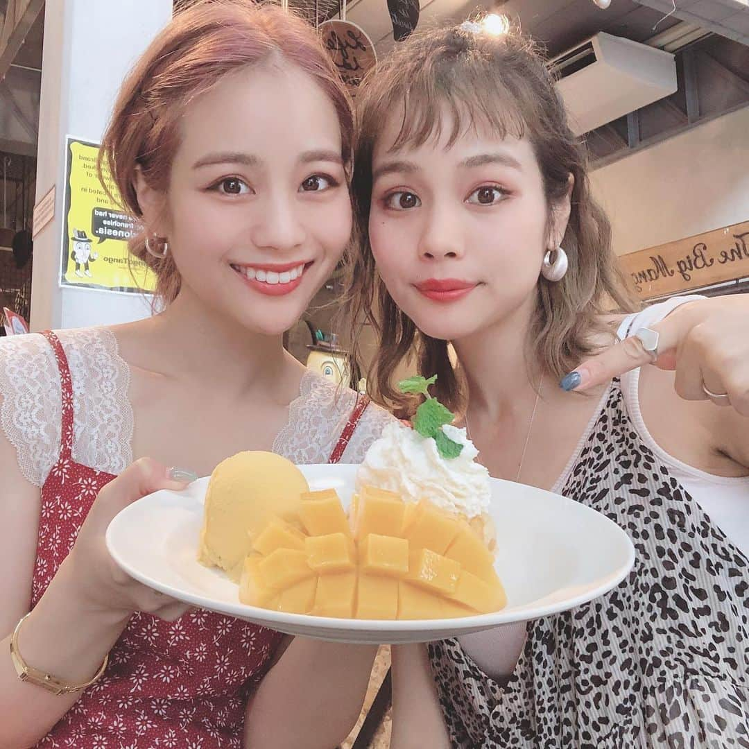 安中亜美さんのインスタグラム写真 - (安中亜美Instagram)「ㅤㅤㅤㅤㅤㅤㅤㅤㅤㅤㅤㅤㅤ タイに来たら絶対マンゴー食べたかったから嬉しい🥭 めちゃくちゃ美味しかった😭❤️ ㅤㅤㅤㅤㅤㅤㅤㅤㅤㅤㅤㅤㅤ 今朝無事日本に帰ってきたよー❤︎ 帰りの飛行機はかなり揺れてなかなか眠れなかった😭 ㅤㅤㅤㅤㅤㅤㅤㅤㅤㅤㅤㅤㅤ 韓国以外の海外旅行久しぶりやったけど ほんまに楽しかった🥰 また写真少しずつ載せるね💪 ㅤㅤㅤㅤㅤㅤㅤㅤㅤㅤㅤㅤㅤ #thailand #旅行#海外旅行#タイ旅行#夫婦旅行#姉妹旅行#タイ#バンコク」10月22日 16時49分 - amitwinsworld