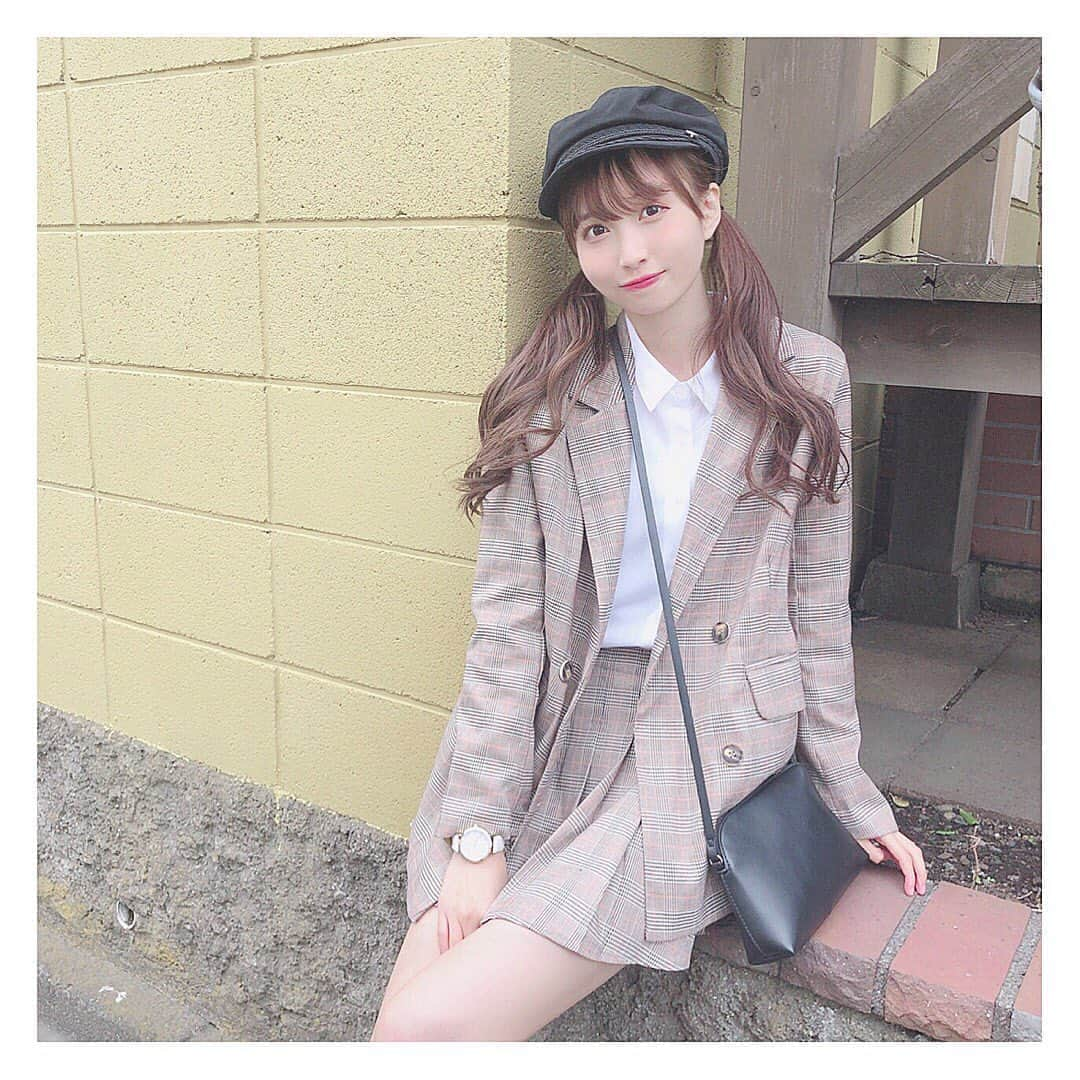 中野あいみさんのインスタグラム写真 - (中野あいみInstagram)「﻿ ﻿ 🕰🥀♡﻿ ﻿ outer … 17kg ﻿ tops … UNIQLO﻿ Bottoms … 17kg﻿ bag … H&M﻿ ﻿ ♥︎︎ - ♥︎︎ - ♥︎︎ - ♥︎︎ - ♥︎︎ - ♥︎︎ - ♥︎︎ - ♥︎︎ - ♥︎︎ - ♥︎︎ - ♥︎︎ - ♥︎︎ - ♥︎︎﻿ ﻿ #中野あいみ #あいみんぐらむ #あいみんふぁっしょん　#秋服　#私服　#17kg #イチナナキログラム　#韓国　#セットアップ　#チェック　#セットアップチェック　#キャスケット　#ジャケットとスカートは別売りだけど一目見た瞬間セットアップとして合わせて着たいと一目惚れしてしまいました　#ジャケットの中のトップスは今回白シャツを合わせたけどトップス変えるだけでだいぶ印象変わるからたくさん着こなせちゃいそう　#るんるん　#ダイソーで購入した腕時計ちゃんがコーデに大活躍してくれてましゅ」10月22日 17時04分 - nakano_aimi