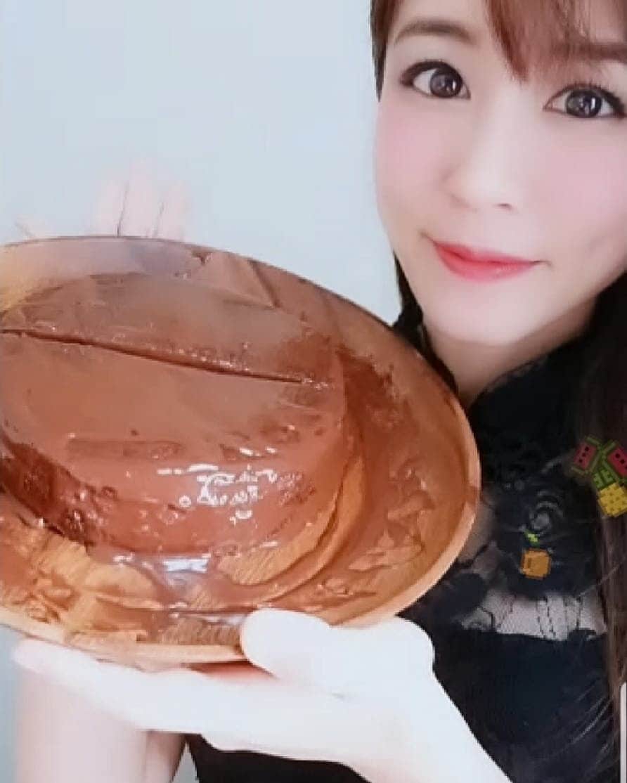 ようこさんのインスタグラム写真 - (ようこInstagram)「チョコレートケーキ作り🎂﻿ ﻿ ハロウィン🎃﻿ ハロウィン🎃﻿ ﻿ 体調気を付けてくださいね☺️﻿ ﻿ ﻿ #ハロウィン#Halloween#チョコレートケーキ#チョコレート#ケーキ#cake#chocolate#かぼちゃ」10月22日 17時17分 - 0606yoko