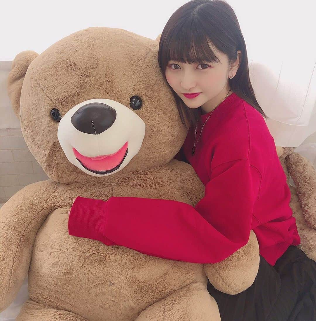 尾形春水さんのインスタグラム写真 - (尾形春水Instagram)「ぎゅっ🐻🐻﻿ みんなは今日お休み？？お仕事？？﻿ ﻿ ﻿ ここで春水の好きな言葉を言う！！！（いきなり笑）﻿ ﻿ 「働く」って、はた（他者）を楽にする﻿ って意味があるんだよ！！！﻿ うちのパパが教えてくれた言葉〜✌️﻿ ﻿ ﻿ お仕事も学校も、日々色々あると思うけど﻿ （DM見てて、テスト前の子も多いみたい！！）﻿ みんなで頑張ろうぜーー！！﻿ ﻿ 寒いから体調にも気をつけてね！！！﻿ インフルエンザ流行り始めてるみたい💉﻿ 予防注射行かなきゃ！！ #クマ #ぬいぐるみ #gu」10月22日 17時36分 - harunaogatajp