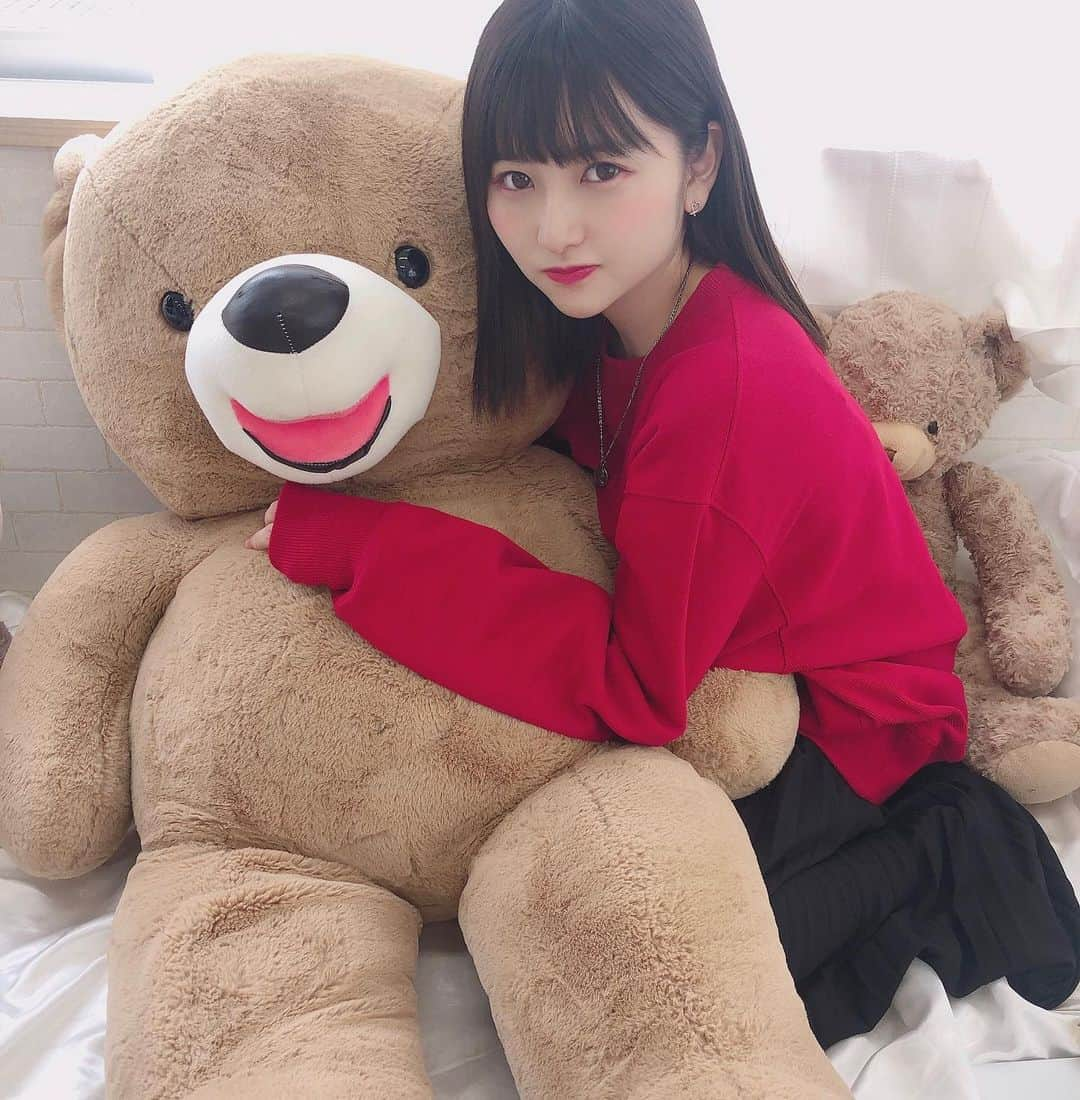 尾形春水さんのインスタグラム写真 - (尾形春水Instagram)「ぎゅっ🐻🐻﻿ みんなは今日お休み？？お仕事？？﻿ ﻿ ﻿ ここで春水の好きな言葉を言う！！！（いきなり笑）﻿ ﻿ 「働く」って、はた（他者）を楽にする﻿ って意味があるんだよ！！！﻿ うちのパパが教えてくれた言葉〜✌️﻿ ﻿ ﻿ お仕事も学校も、日々色々あると思うけど﻿ （DM見てて、テスト前の子も多いみたい！！）﻿ みんなで頑張ろうぜーー！！﻿ ﻿ 寒いから体調にも気をつけてね！！！﻿ インフルエンザ流行り始めてるみたい💉﻿ 予防注射行かなきゃ！！ #クマ #ぬいぐるみ #gu」10月22日 17時36分 - harunaogatajp