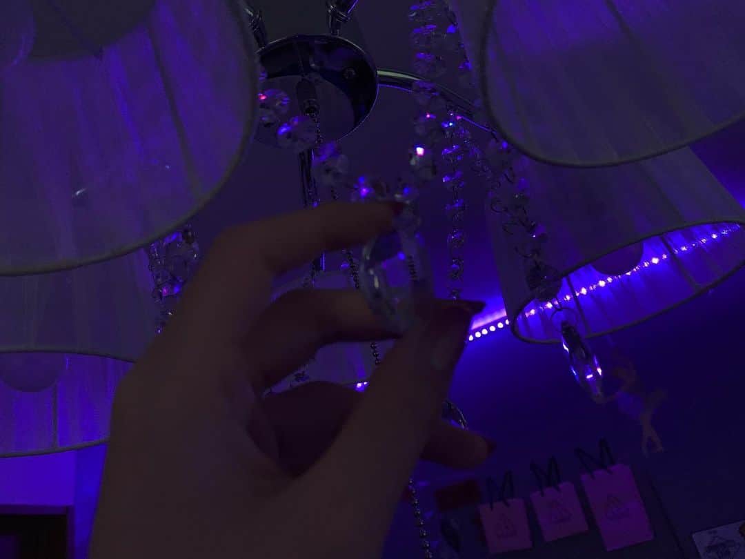 かれんのインスタグラム：「chandelier.‪‪❤︎‬ 身の回りを可愛くすると自分も可愛くなれる気がするんだ☺︎︎」