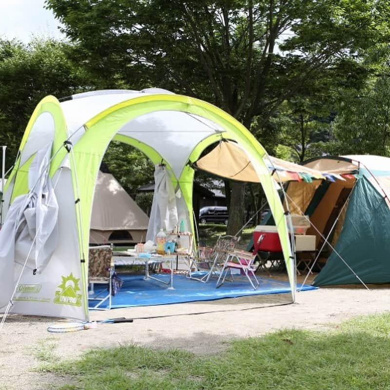 キャンプ情報サイト［ランタン］さんのインスタグラム写真 - (キャンプ情報サイト［ランタン］Instagram)「CAMP SMILE STYLE ／ 4面開放できるコールマンの スクリーンキャノピードームが お気に入り ＼ いろんなキャンパーのキャンプスタイルを現地取材と一般キャンパーからの投稿で数多く掲載してます。 . . 詳しくは @lantern.camp  webサイトをご覧ください . . #camp #camping #outdoor #travel #trip #lantern_smile #nature #キャンプ #キャンプ用品 #アウトドア #テント #自然 #旅行 #キャンプ初心者  #キャンプ好きな人と繋がりたい #青川峡キャンピングパーク #コールマン #スクリーンキャノピードーム #ドームテント #ファミリーキャンプ #ファミキャン」10月22日 17時53分 - lantern.camp