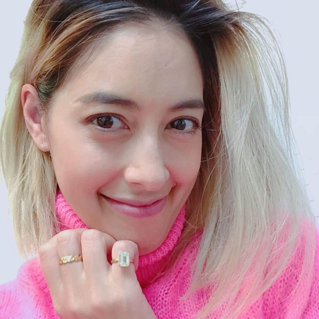 森泉さんのインスタグラム写真 - (森泉Instagram)「Happy pink sweater for fall🍁」10月22日 18時04分 - izumi.mori