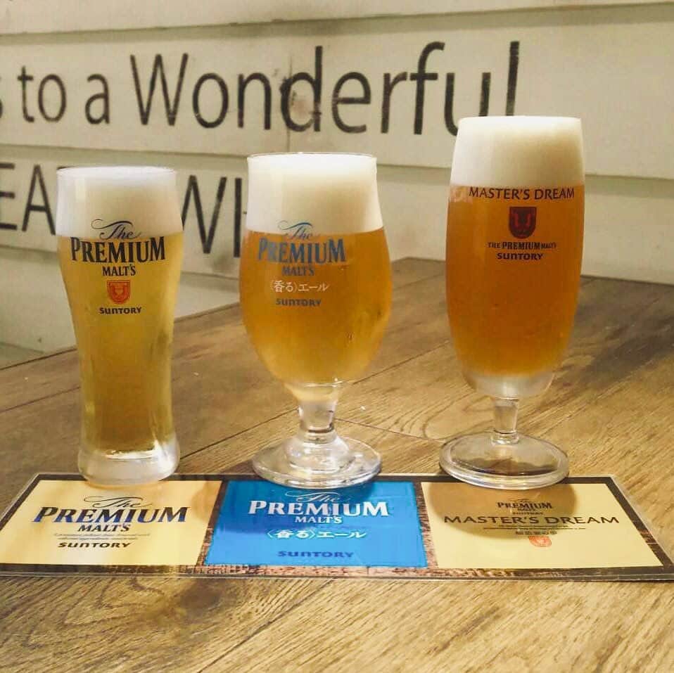 肉talian 金山店のインスタグラム：「＊ . こんばんは！ 肉talian金山店のあゆみです🌟 . 今日はビール好きの皆さんに朗報📣 肉talian、ビール飲み比べ始めました🍻💗 ○プレミアムモルツ ○プレミアムモルツ 香るエール ○MASTER’S DREAM の3種類を飲み比べしていただけます😉 税別990円！ 18時までのご来店だと550円(税別)です！ . ビール好きの皆さんにはもちろん、ビール挑戦してみたいなという方にもお試しいただきたいです🥺 私は香るエールが飲みやすくて好きです🌟🍺 . #肉talian #肉 #ワイン #チーズ #金山ディナー #金山ごはん #名古屋ごはん #名古屋ディナー  #ビール #飲み比べ #生ビール」