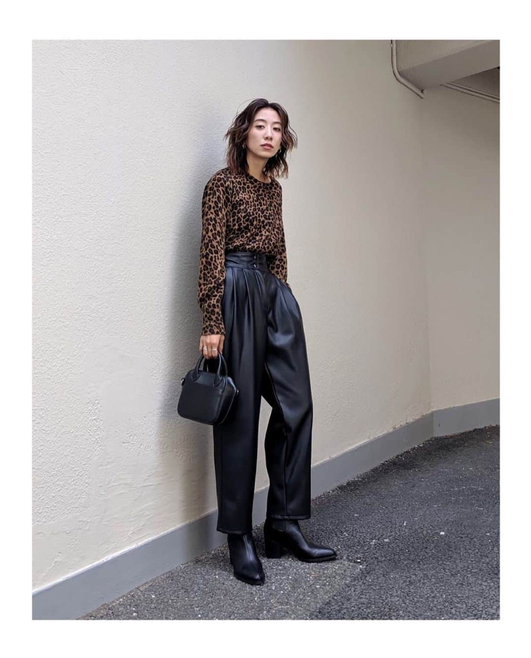 マウジーさんのインスタグラム写真 - (マウジーInstagram)「1 MODEL 3 LOOKS MOUSSY OFFICIAL STAFF @akiyama_akira_ ㅤㅤㅤㅤㅤㅤㅤㅤㅤㅤㅤㅤㅤ -WHAT SHE WEARS- bottom/FAUX LEATHER HIGH WAIST PANTS jacket/B-3 BOA JACKET coat/BACK TUCK A LINE COAT #MOUSSY」10月22日 18時11分 - moussyofficial