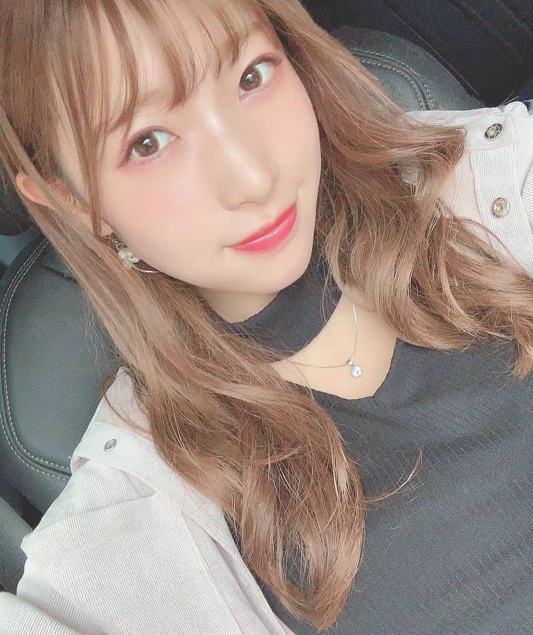 のインスタグラム：「✩ 昨日はペットショップで猫見てたよ🐈 猫アレルギーが出にくい種類の子もいるんだって🥺💖 . #selfie #girl #japanesegirl #自撮り #粉我 #make #ハイライト #팔로우 #셀카 #instagood #レースクイーン #follow #フォロー #💓」
