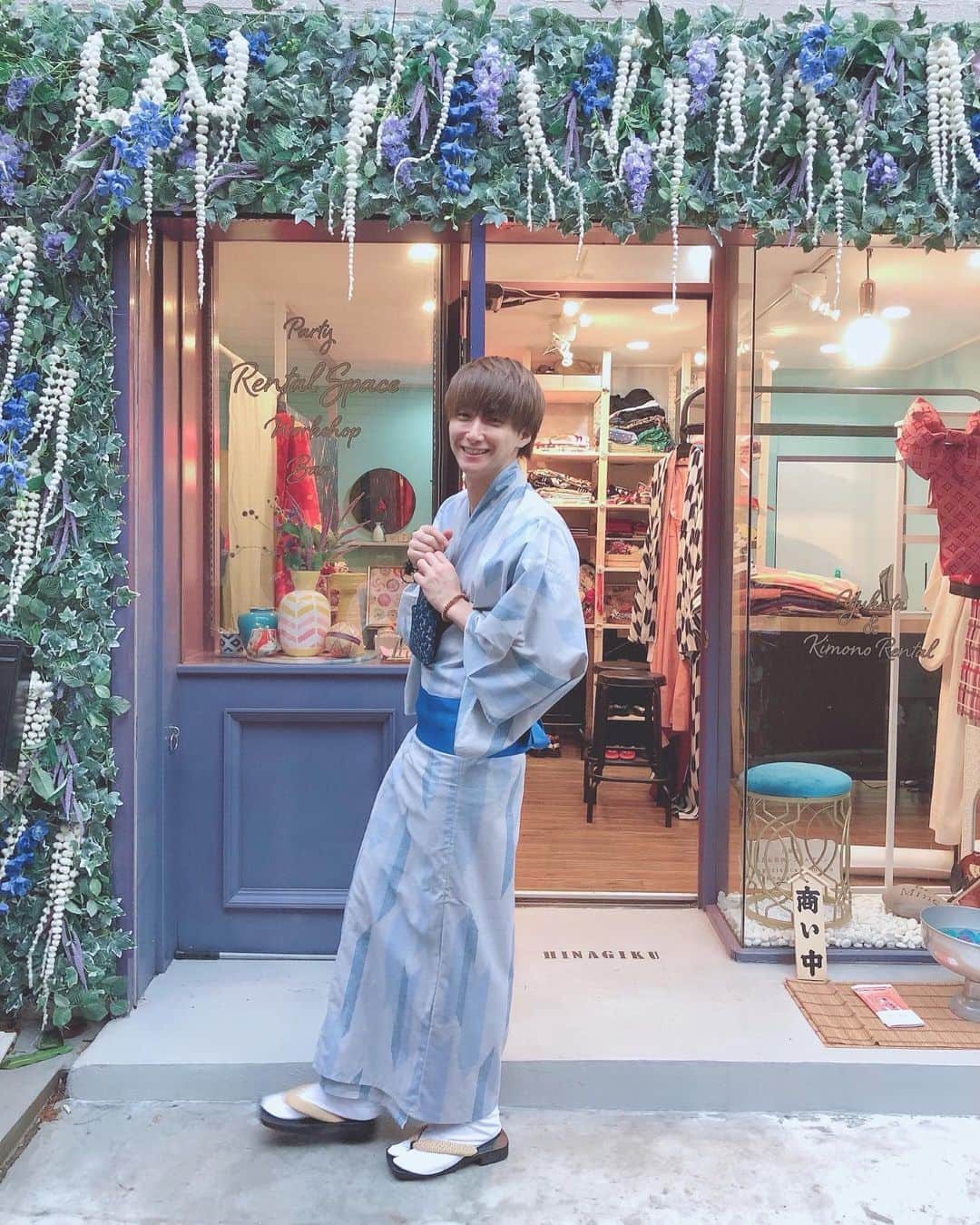 井深克彦さんのインスタグラム写真 - (井深克彦Instagram)「.﻿ 💐👘⛩﻿ ﻿ 浴衣イベントに﻿ ご来場いただいた皆様﻿ ありがとうございました☺️﻿ ﻿ 台風の影響で延期になり﻿ あいにく参加出来なかった子が﻿ たくさんいたのが﻿ 本当に悔やまれます...😭﻿ ﻿ イベントでは、根津神社に行ったり﻿ 谷中ぎんざの商店街で﻿ 焼き鳥食べたりたこ焼き食べたり﻿ （食べてばっかり説🤔）﻿ ﻿ 浴衣でぶらぶらも初めてだし、﻿ 楽しかった〜！！﻿ またやりたいな🥺﻿ ﻿ 今回来れなかった方も、﻿ 11月17日に早めのクリスマスイベントやるので﻿ 是非来て欲しいです🎅🎄﻿ いや本当早めすぎるけど！笑﻿ 年内でゆっくりみんなに会えるイベント﻿ ラストになりますので﻿ 地方の皆さんも、﻿ 是非足を運んで欲しいです🥰﻿ ﻿ 今日はその打ち合わせ！﻿ 近日中に詳細発表しますね😚﻿ みんなはどんな企画があったら﻿ 嬉しいかな？？﻿」10月22日 18時27分 - ibuka_katsuhiko