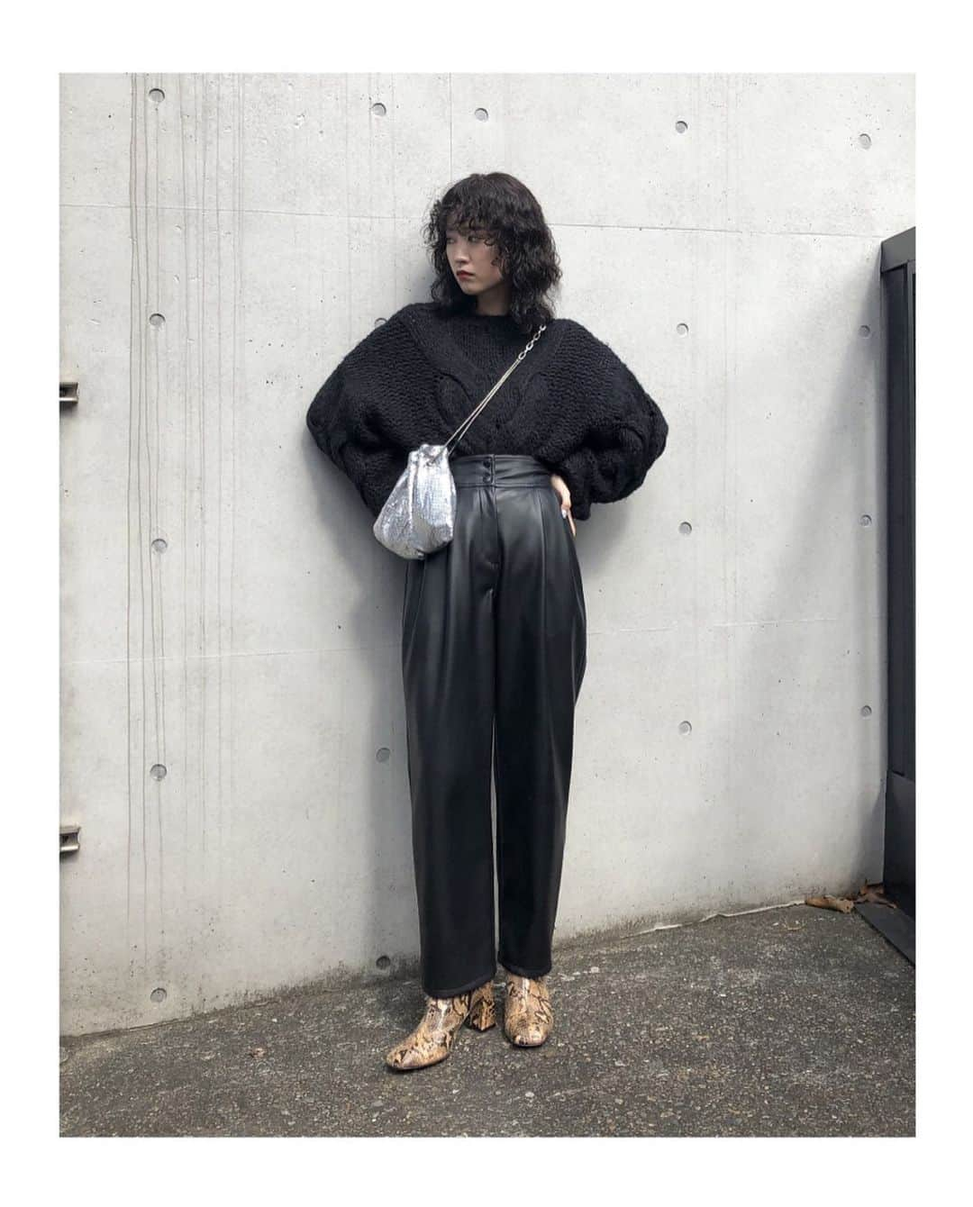 マウジーさんのインスタグラム写真 - (マウジーInstagram)「1 MODEL 3 LOOKS MOUSSY OFFICIAL STAFF @nanako_muramoto ㅤㅤㅤㅤㅤㅤㅤㅤㅤㅤㅤㅤㅤ -WHAT SHE WEARS- jacket/B-3 BOA JACKET bottom/FAUX LEATHER HIGH WAIST PANTS coat/BACK TUCK A LINE COAT #MOUSSY」10月22日 18時31分 - moussyofficial