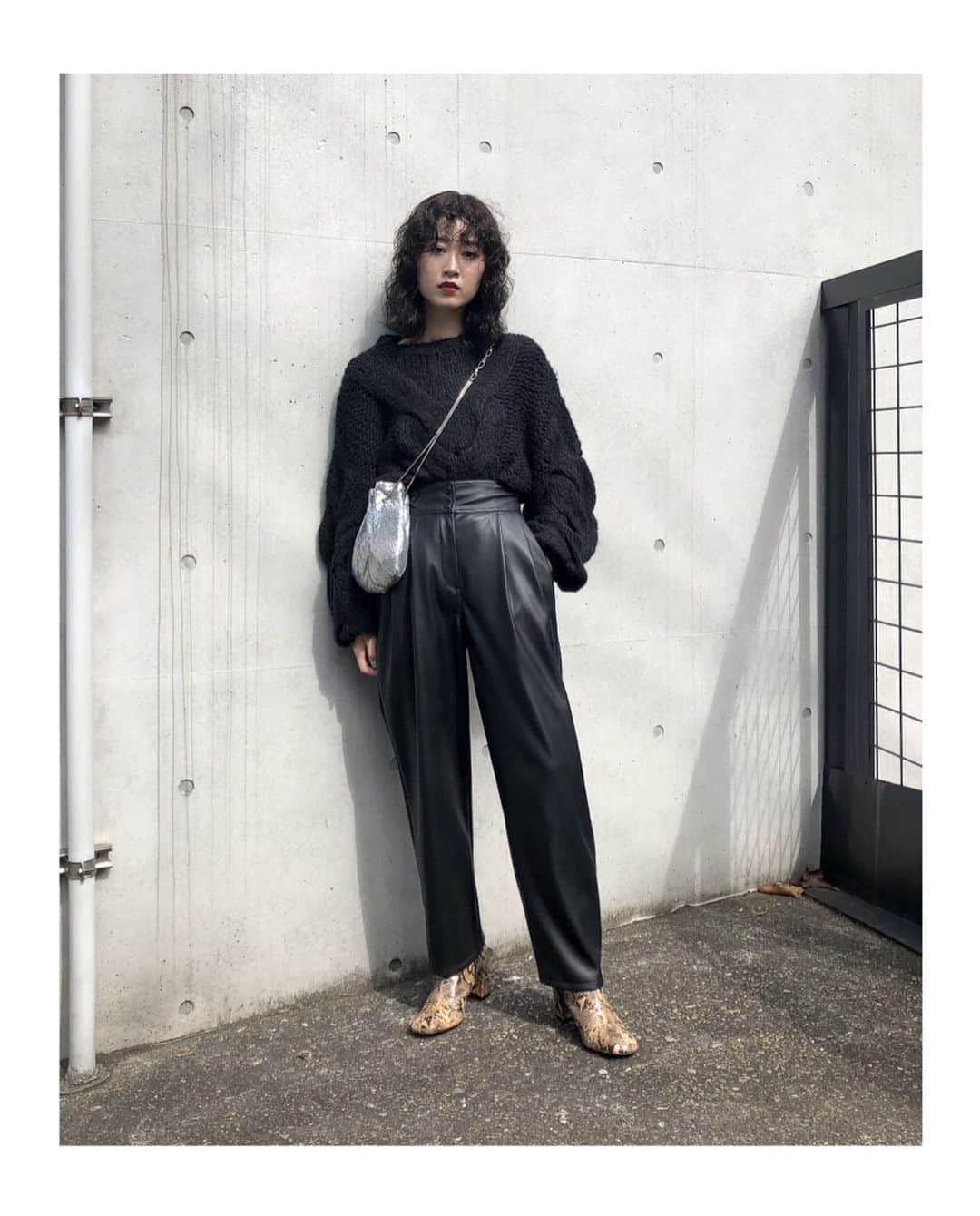 マウジーさんのインスタグラム写真 - (マウジーInstagram)「1 MODEL 3 LOOKS MOUSSY OFFICIAL STAFF @nanako_muramoto ㅤㅤㅤㅤㅤㅤㅤㅤㅤㅤㅤㅤㅤ -WHAT SHE WEARS- jacket/B-3 BOA JACKET bottom/FAUX LEATHER HIGH WAIST PANTS coat/BACK TUCK A LINE COAT #MOUSSY」10月22日 18時31分 - moussyofficial