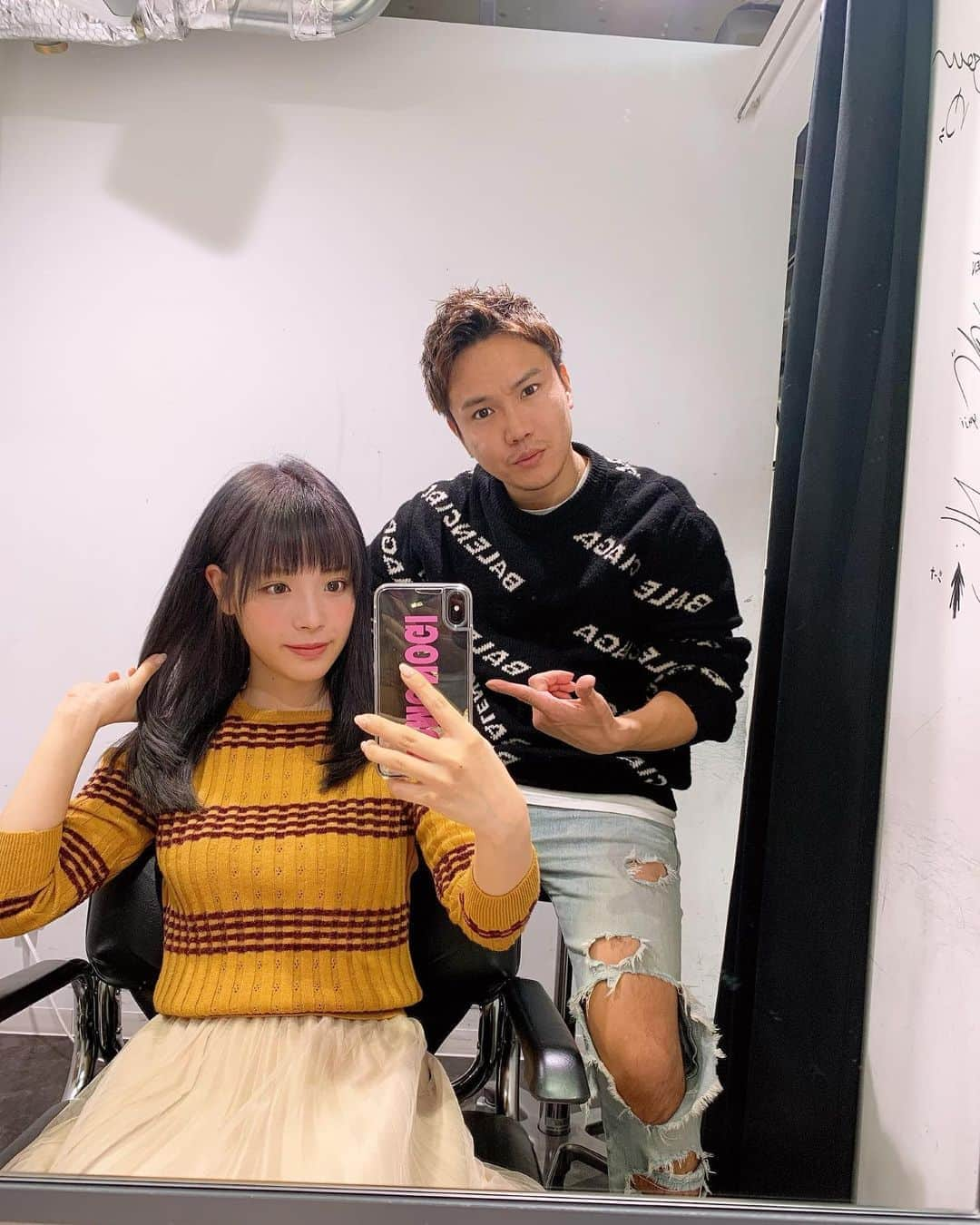 桃乃木かなさんのインスタグラム写真 - (桃乃木かなInstagram)「ゆうすけさんといつものショット💇‍♂️✨ 明るくしたり暗くしたり、本当その度に要望に応えてもらって頭が上がりません...!! またよろしくお願いします😂 #lwis_hair #lwis #渋谷」10月22日 18時40分 - kana_momonogi