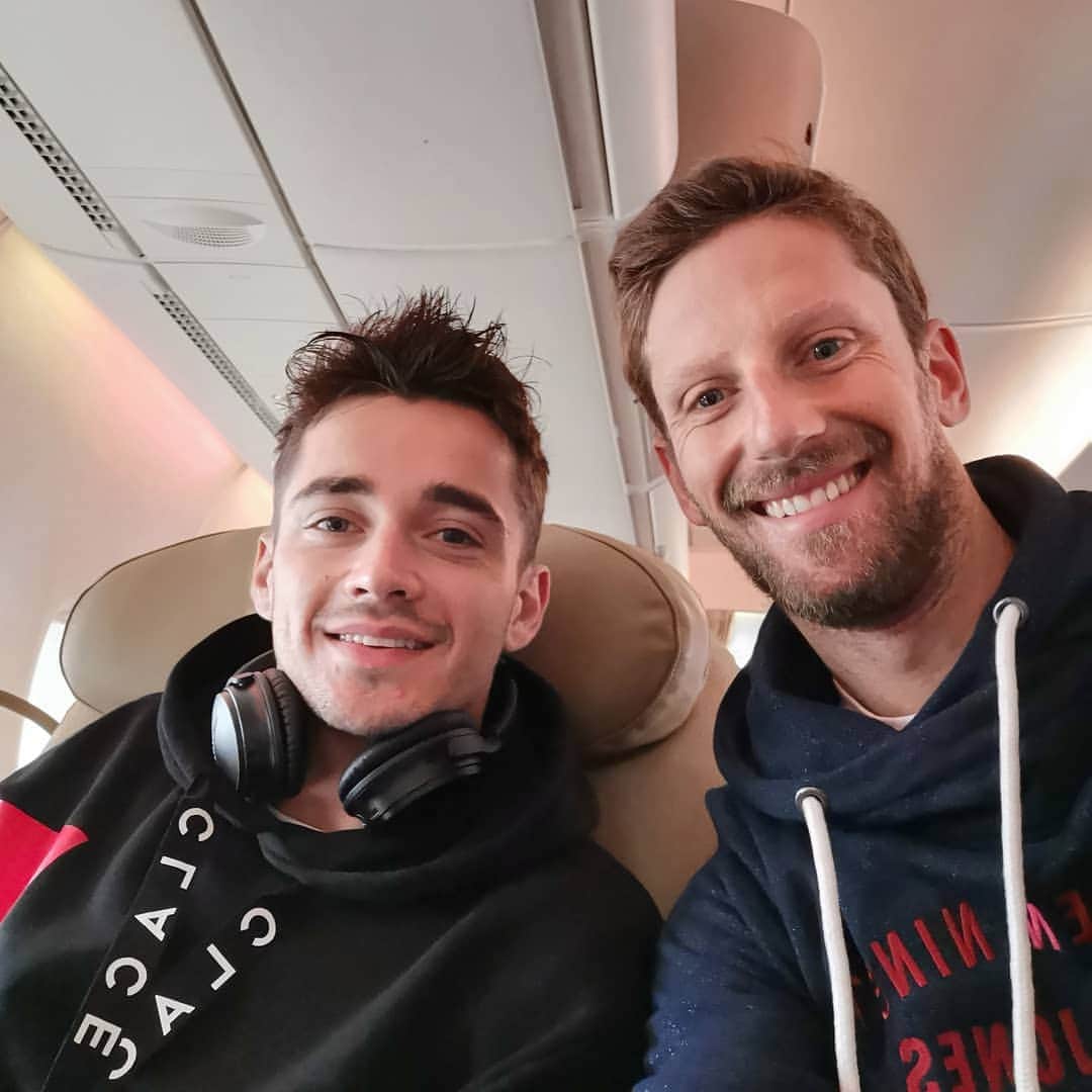 のインスタグラム：「Flying with a friend ✈️🇫🇷➡️🇲🇽 @charles_leclerc」