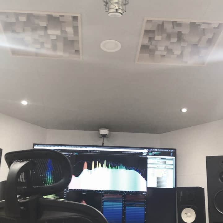 ウヒョン のインスタグラム：「mixing 가을이 오면」